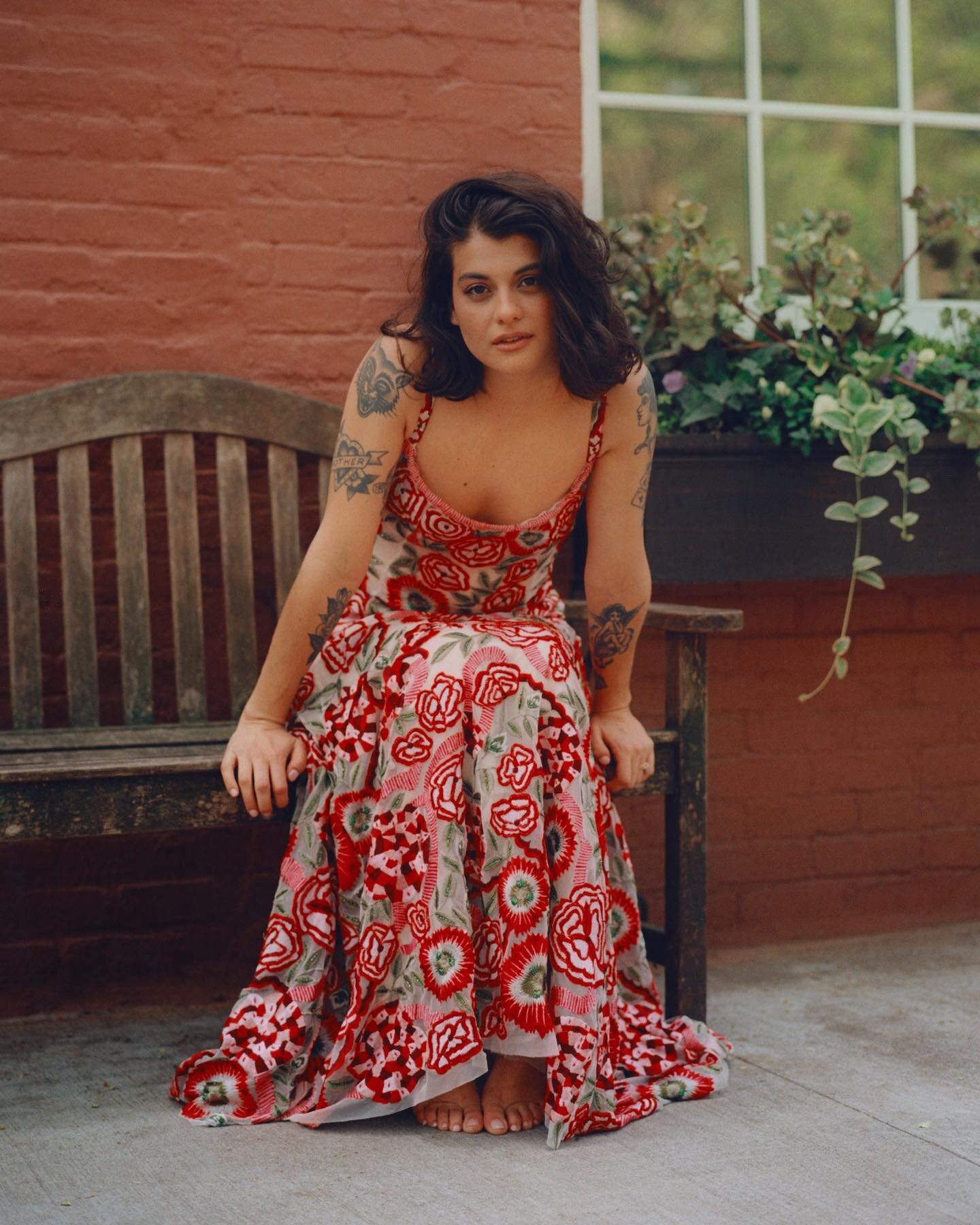 Beautiful @sofiablackdelia
for @roseandivyjournal
Editor & Interviewer @ace_creativestudio
Styling @angelinascantlebury
Makeup @yumi_mori
Hairstyle @tommy_buckett
C-Print @meadowdarkroom
#sofiablackdelia #fashioneditorials #fashionphotogr