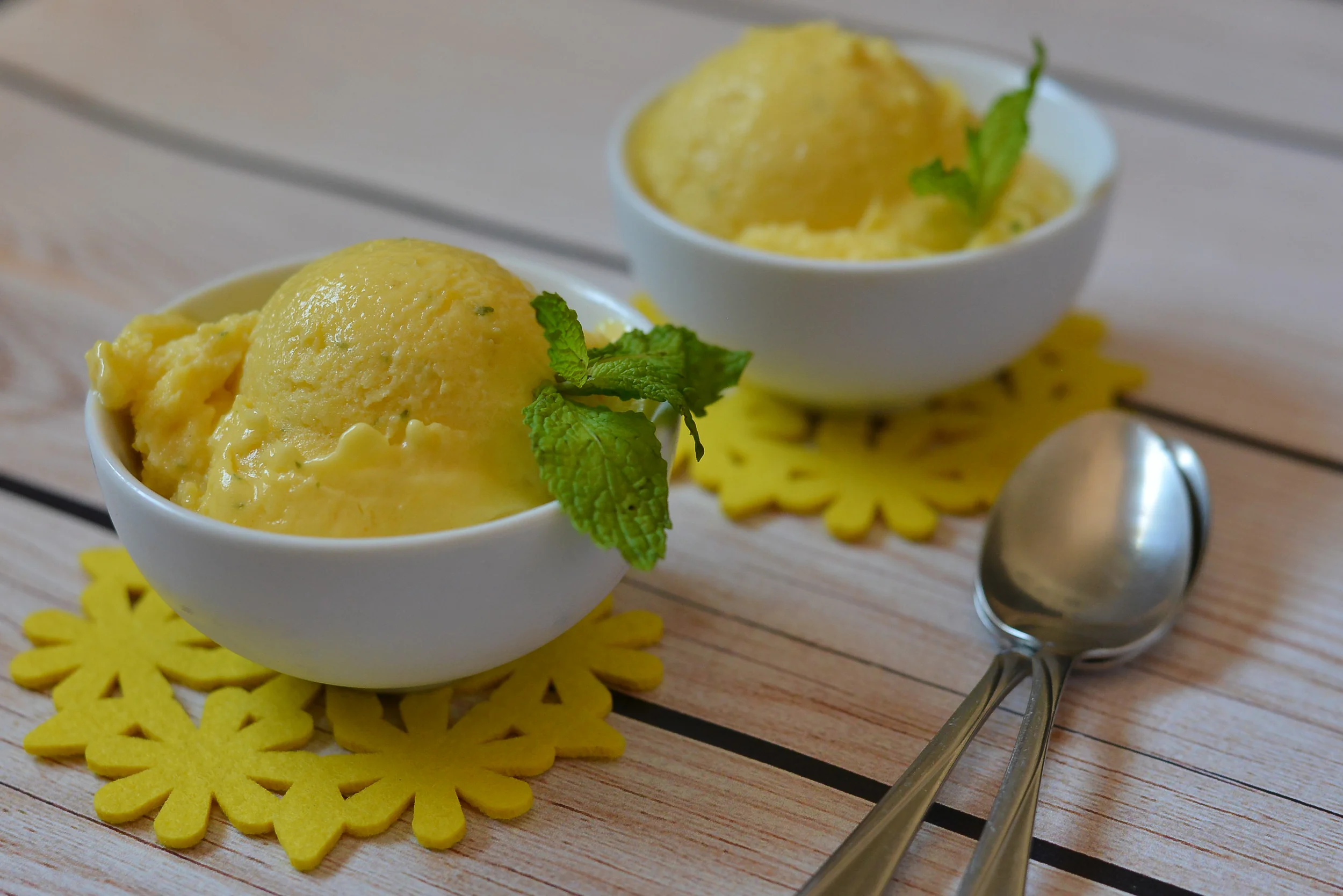 Mango-Mint Frozen Yogurt