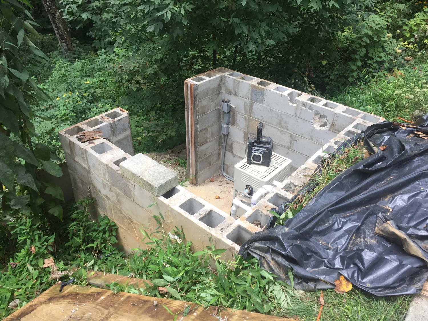 Kathys pool pump house 1.jpg