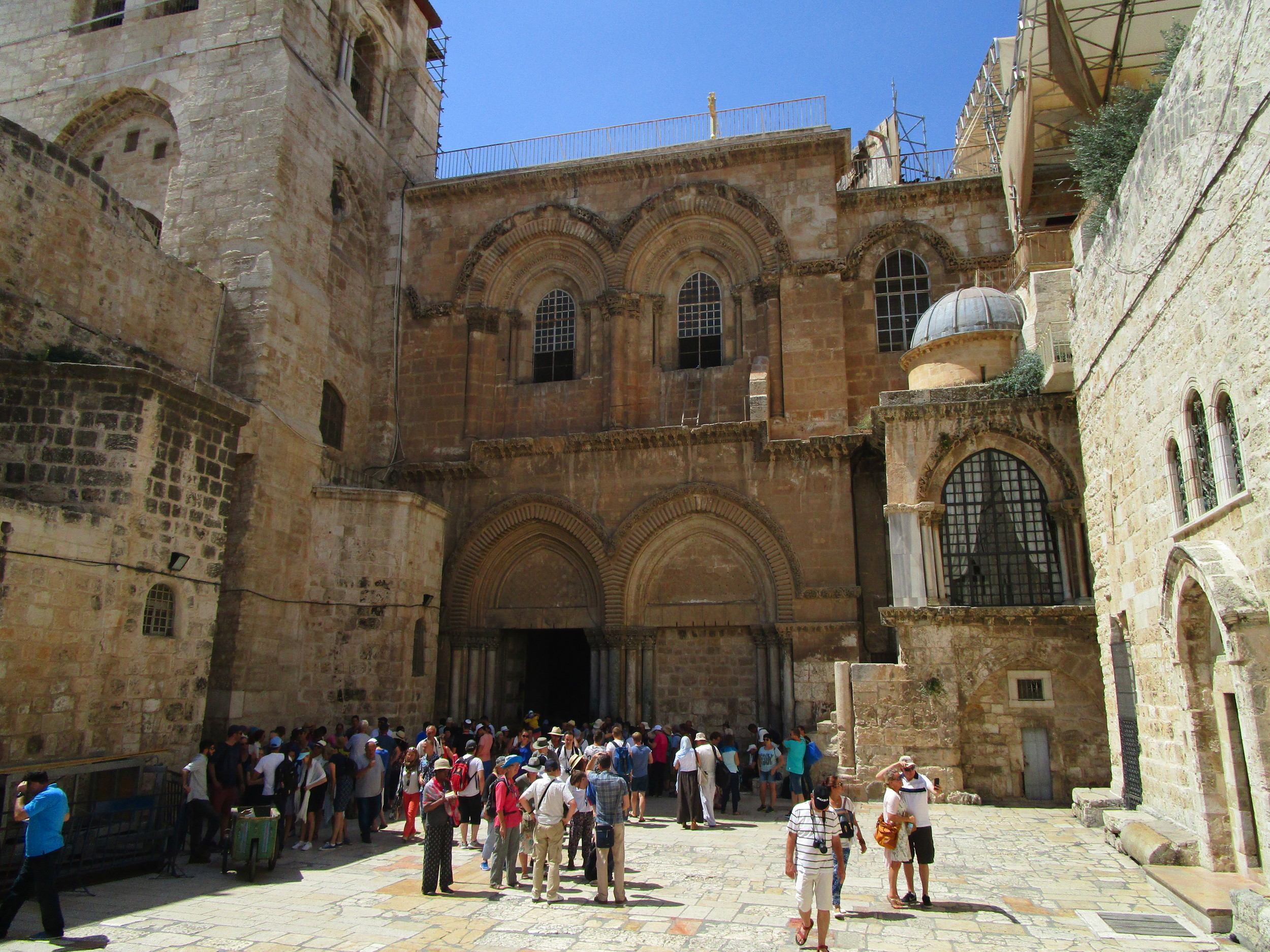  The entrance into the Holy Sepulchre; the church above the hill of Calvary. 