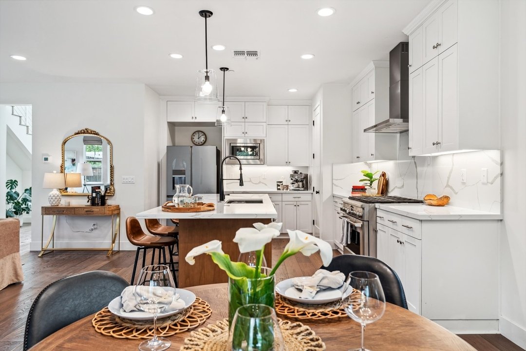 🏡✨ Discover contemporary elegance in Healdsburg wine country this weekend! 🍇 

Join us at the open house for our latest listing at 1605 Winding Creek Way. With 3 bedrooms, 2.5 baths, a bonus room, and 2030 sqft of modern living space, this newly bu