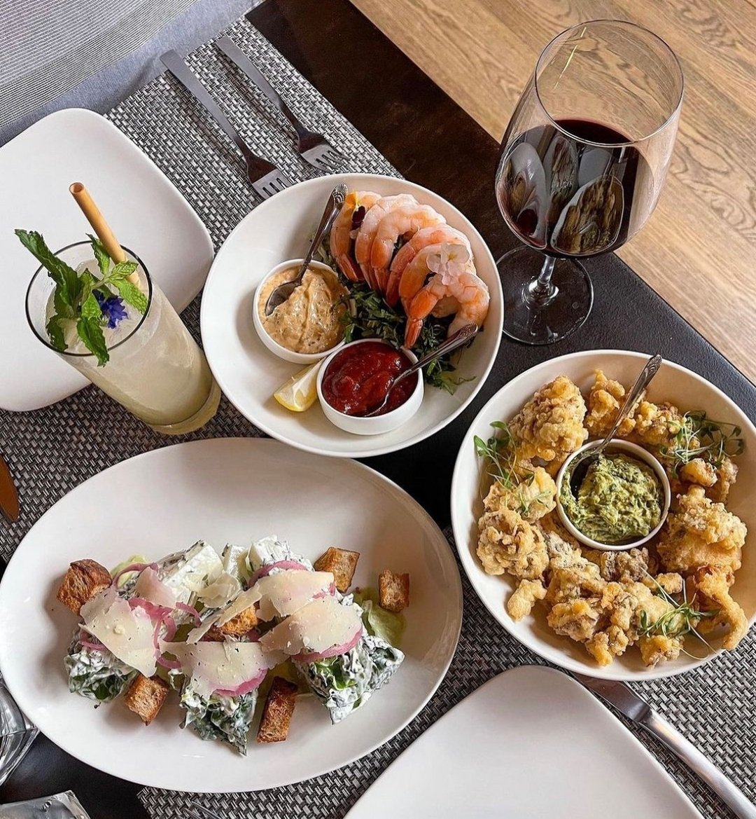 Ride into the culinary Wild West this #FoodieFriday at Goodnight's Prime Steak + Spirits 🤠🥩. 

Located in the heart of historic Healdsburg Plaza, they're serving up a frontier of flavors with an exquisite selection of prime steaks, adventurous cock