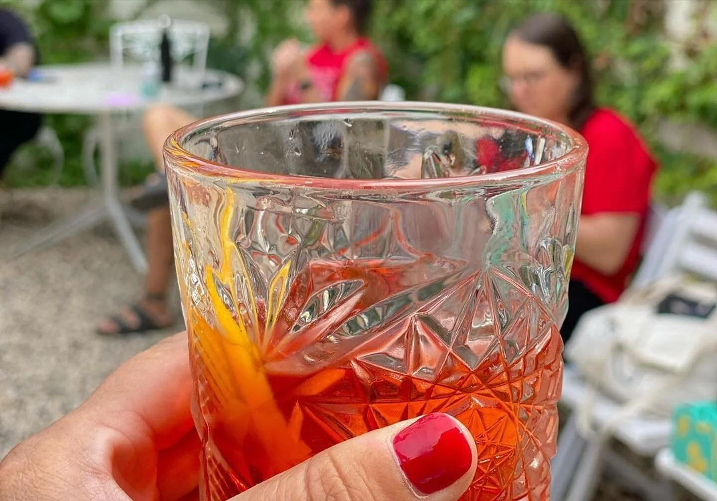 Thank you, Brooklyn volunteers! Our team assembled and delivered over a hundred essentials kits to @chips4thave &mdash; big thanks to my badass copilots @loveandvictory &amp; @joannstreet and extra special 💚 to 
@weatherupbars for donating space (ou