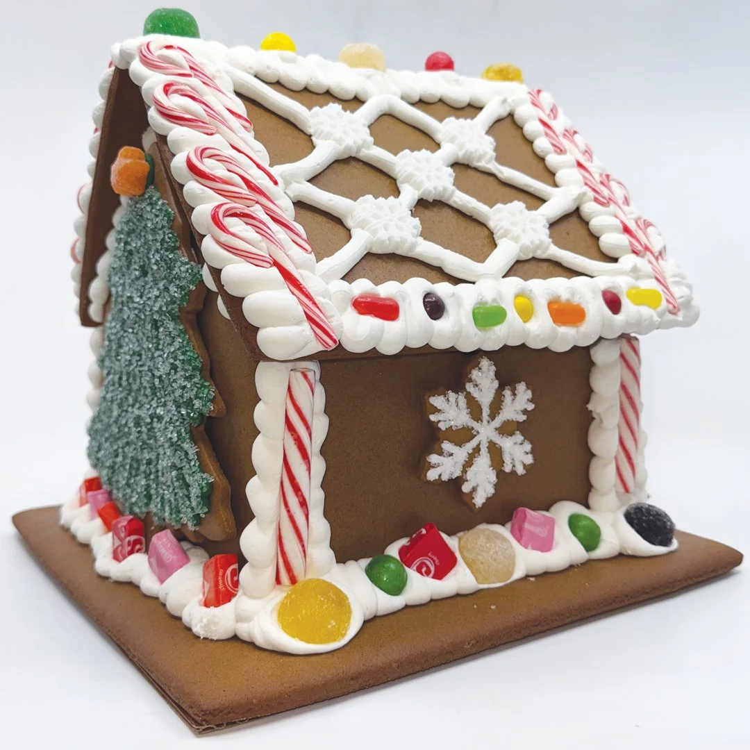 115-Gingerbread-House-with-Banner-Side.jpg