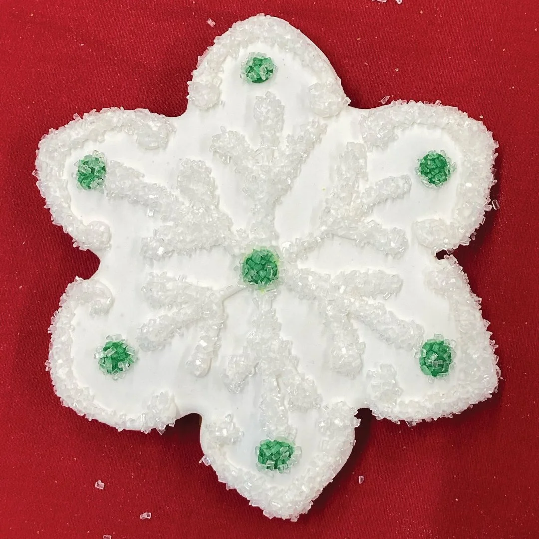 Snowflake cookie with green accents - Gingerbread Factory