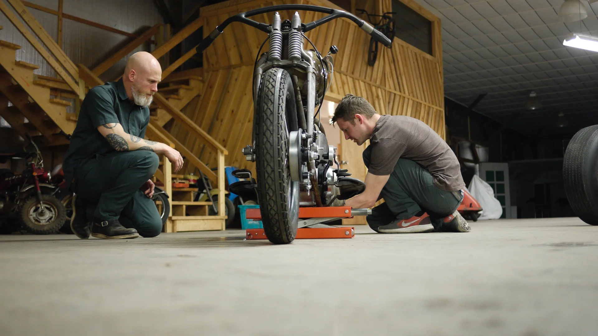  Ryan Arnold working on the Black Bear Brand 1937 Harley Davidson Flathead in Pennsylvania for The Race of Gentlemen.&nbsp;Photo by: Chad Lyons 