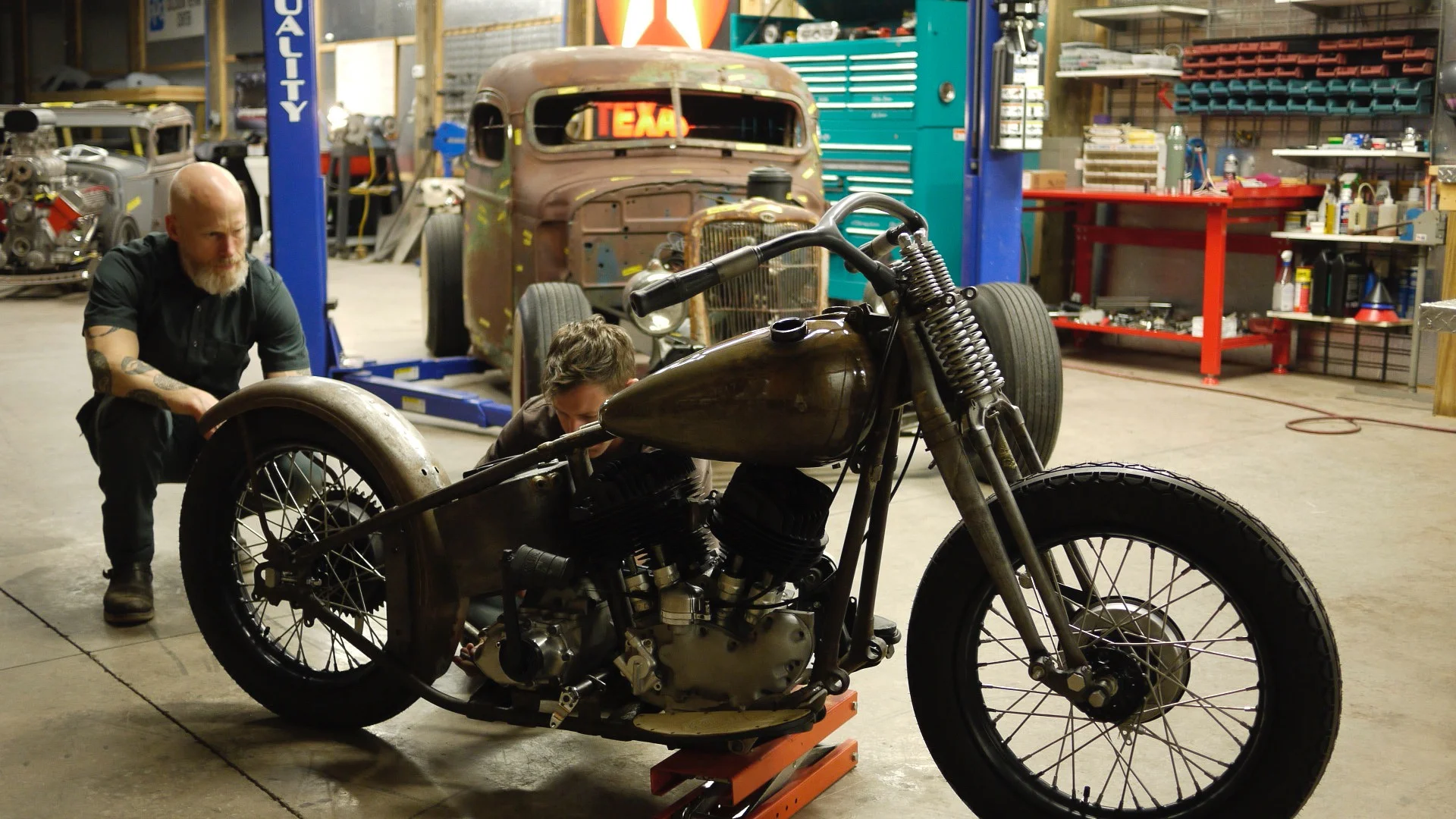  Ryan Arnold working on the Black Bear Brand 1937 Harley Davidson Flathead in Pennsylvania for The Race of Gentlemen.&nbsp;Photo by: Chad Lyons 