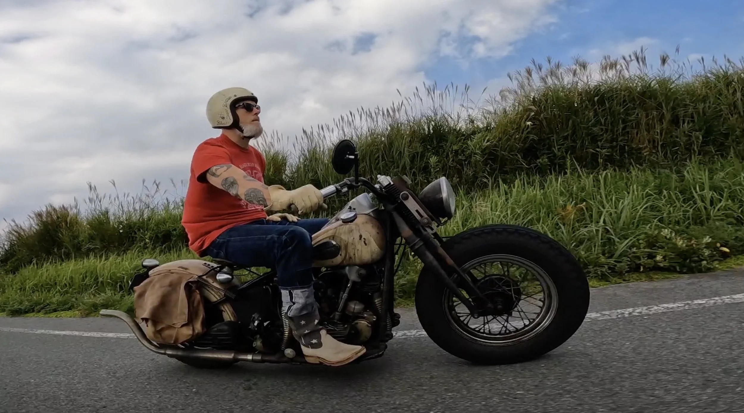 Black Bear Brand returns to Japan RED - Celebration T