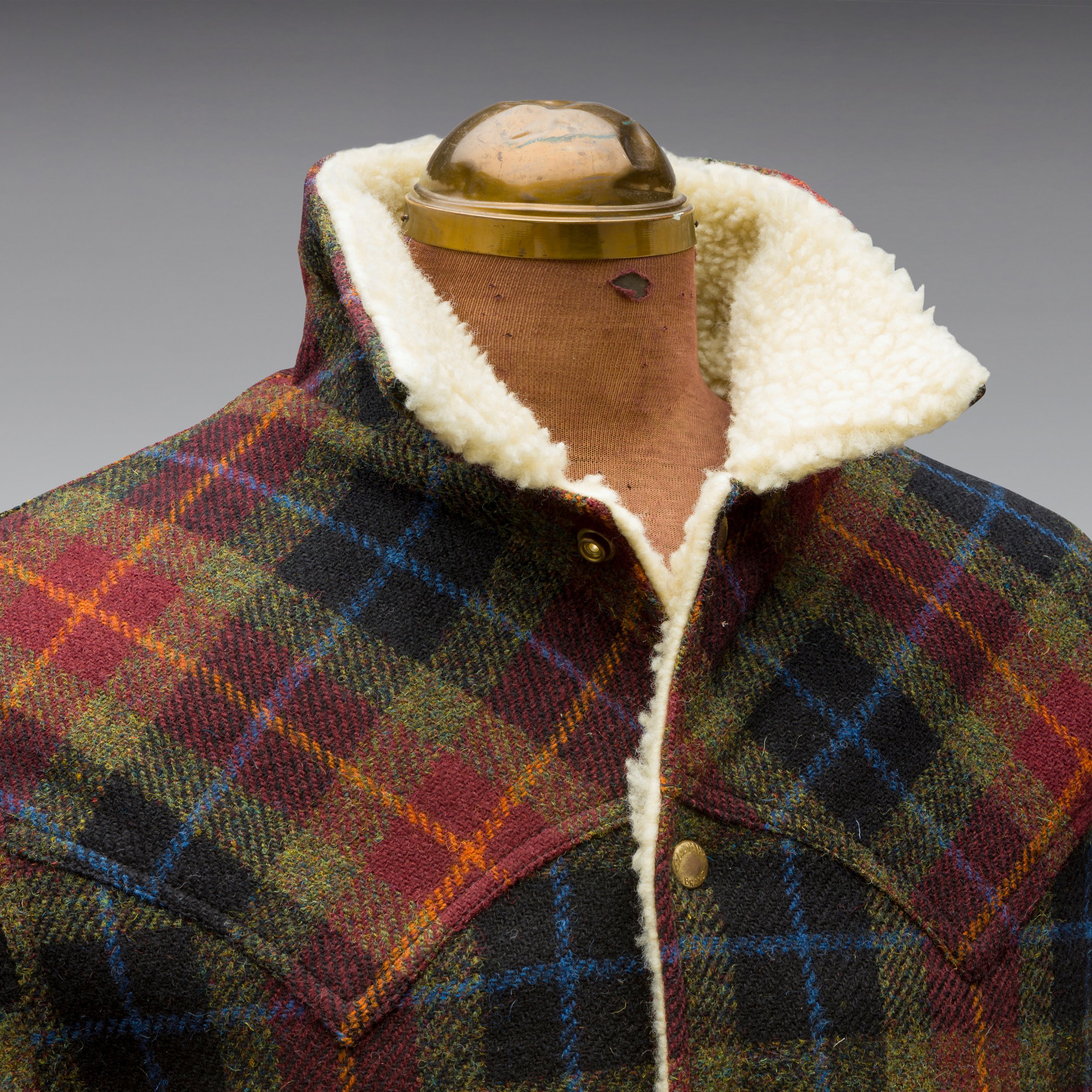 A masterful fusion of rugged allure and refined elegance captured in the Black Bear Brand Highlander Harris Tweed jacket. Crafted from the untamed looms of Scotland, its Harris Tweed