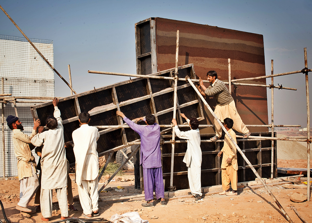 SIREWALL-islamabad-test-wall-form-stripping-1 (1).jpg