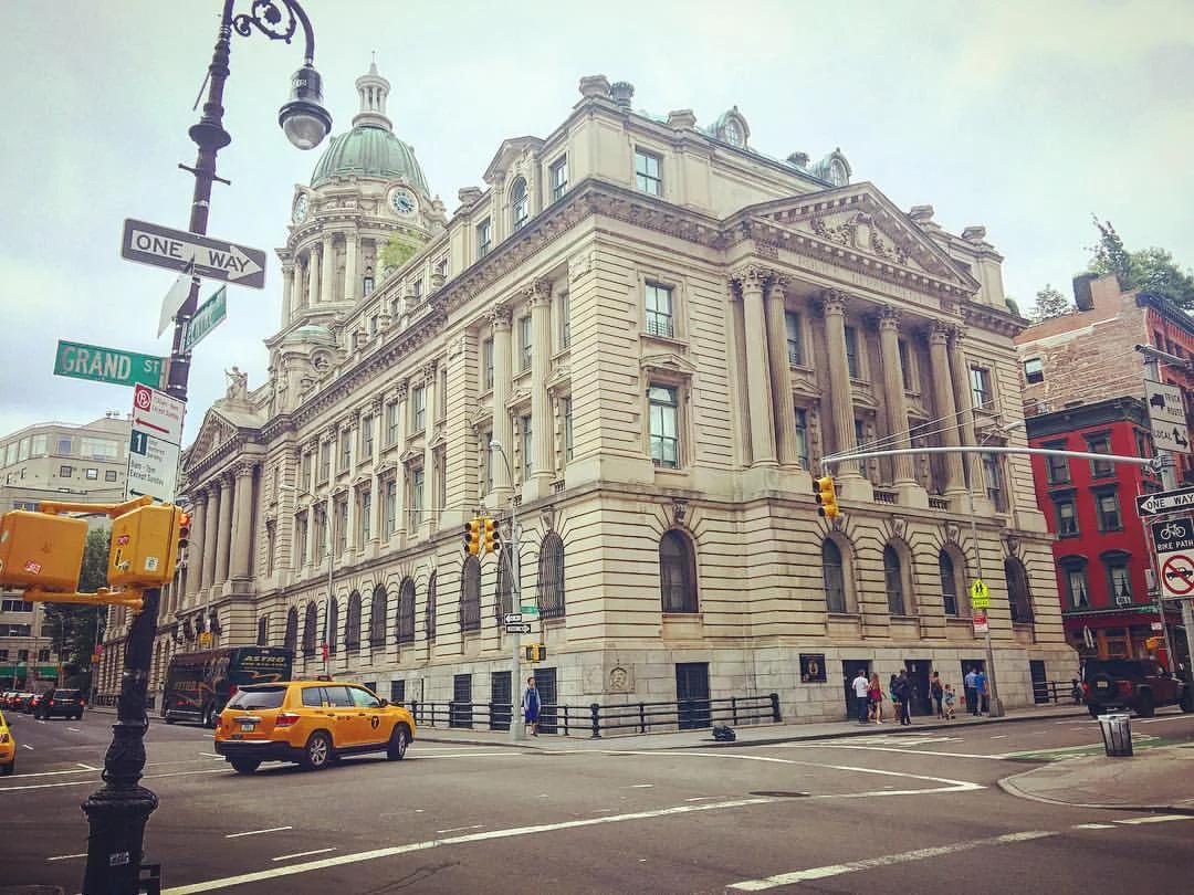 One of the most sought-after, historic and beautiful addresses to live in, The Police Building in NoLita was built in 1905 as the NYC Police HQ, and converted to luxury condos in 1988. ๐ฎ๐ฝ๐โจ || #nyc #nolita #soho #noho #littleitaly #downtown #manhattan #luxury #police #history #architecture #design #archilovers #inspo #realestate #openhouseny (at Little Italy in NYC)