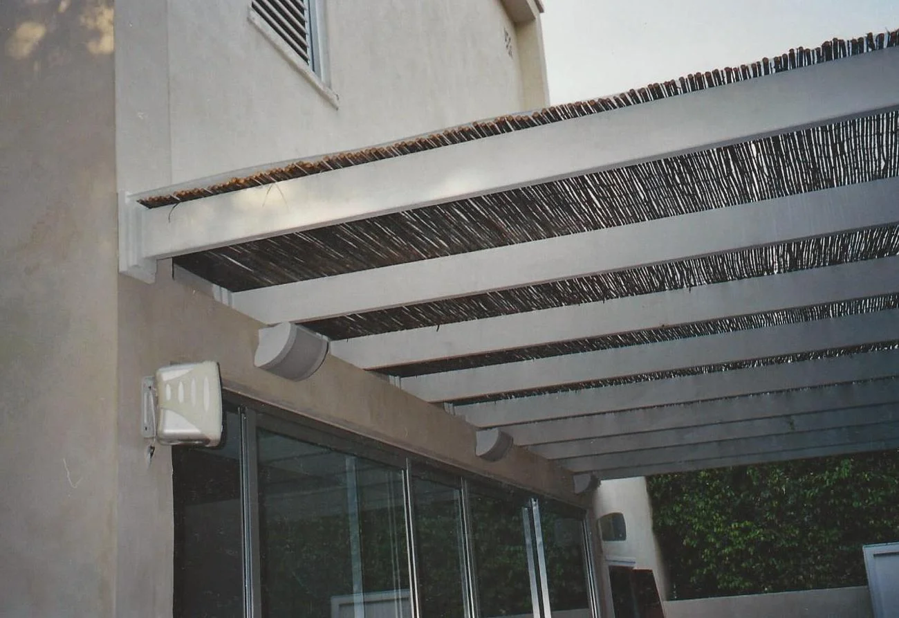 Awning Dougfur (2).jpg