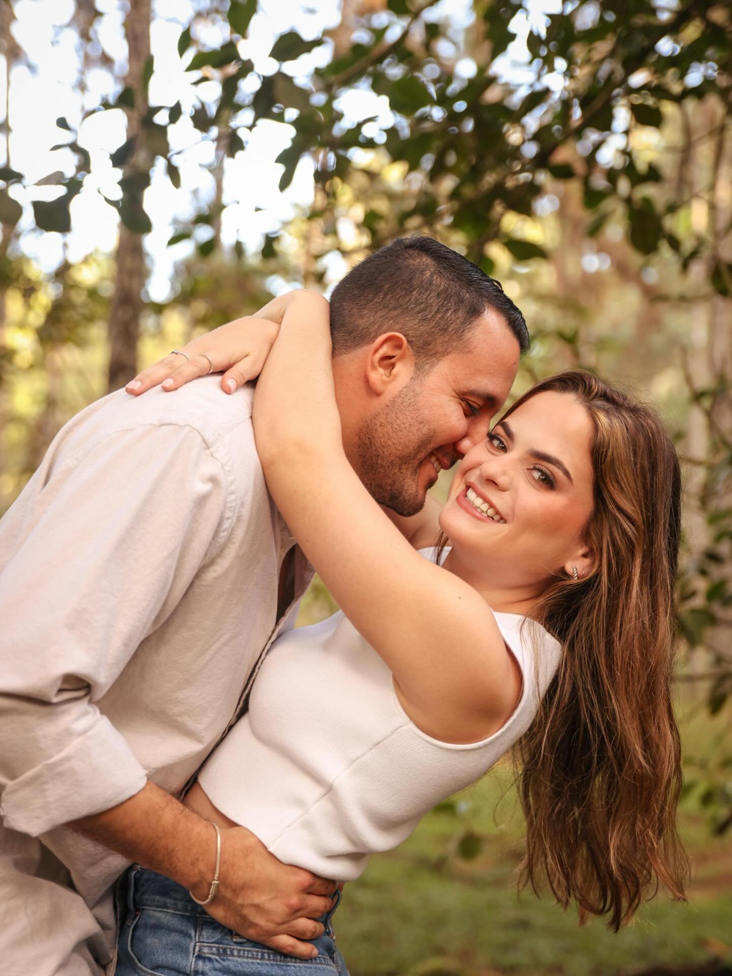 Ma&ntilde;ana ser&aacute; el gran d&iacute;a de Ana Teresa y Ronny: el inicio de una hermosa historia de amor. No solo se unen dos corazones, tambi&eacute;n dos maravillosas familias. 

Que su vida juntos est&eacute; llena de amor y felicidad. 

📷 @