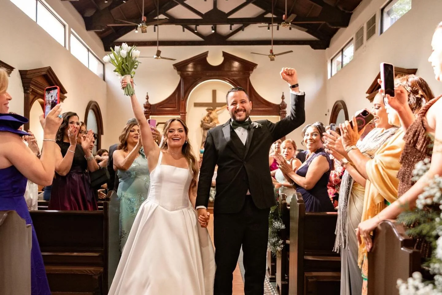 Rom&aacute;ntico, elegante y en perfecta armon&iacute;a familiar, as&iacute; fue el inolvidable matrimonio de Ana Teresa y Ronny. Rodeados de amistades entra&ntilde;ables, vivieron un d&iacute;a donde cada detalle que so&ntilde;aron cobr&oacute; vida