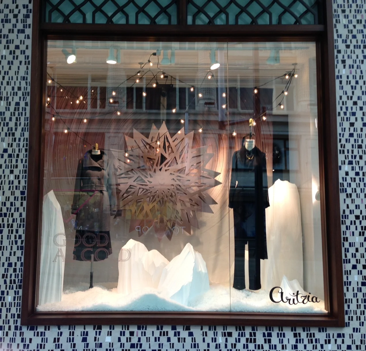 Aritzia - Holiday 2013 - Good As Gold Kenetic Display