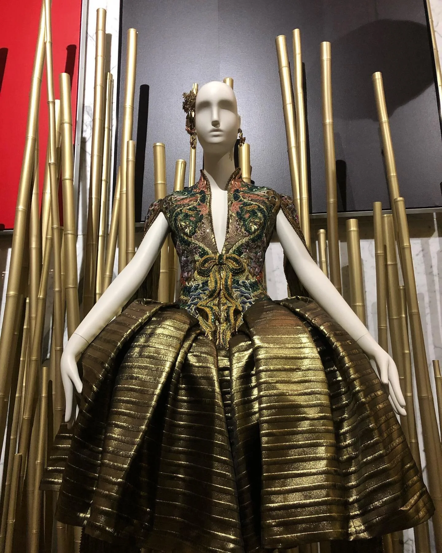 The Golden Bamboo Forest installation for the Fairmont Pacific Rim. #upallnight with @gnwsshop #itsjust2500&rsquo;l/f #guopei