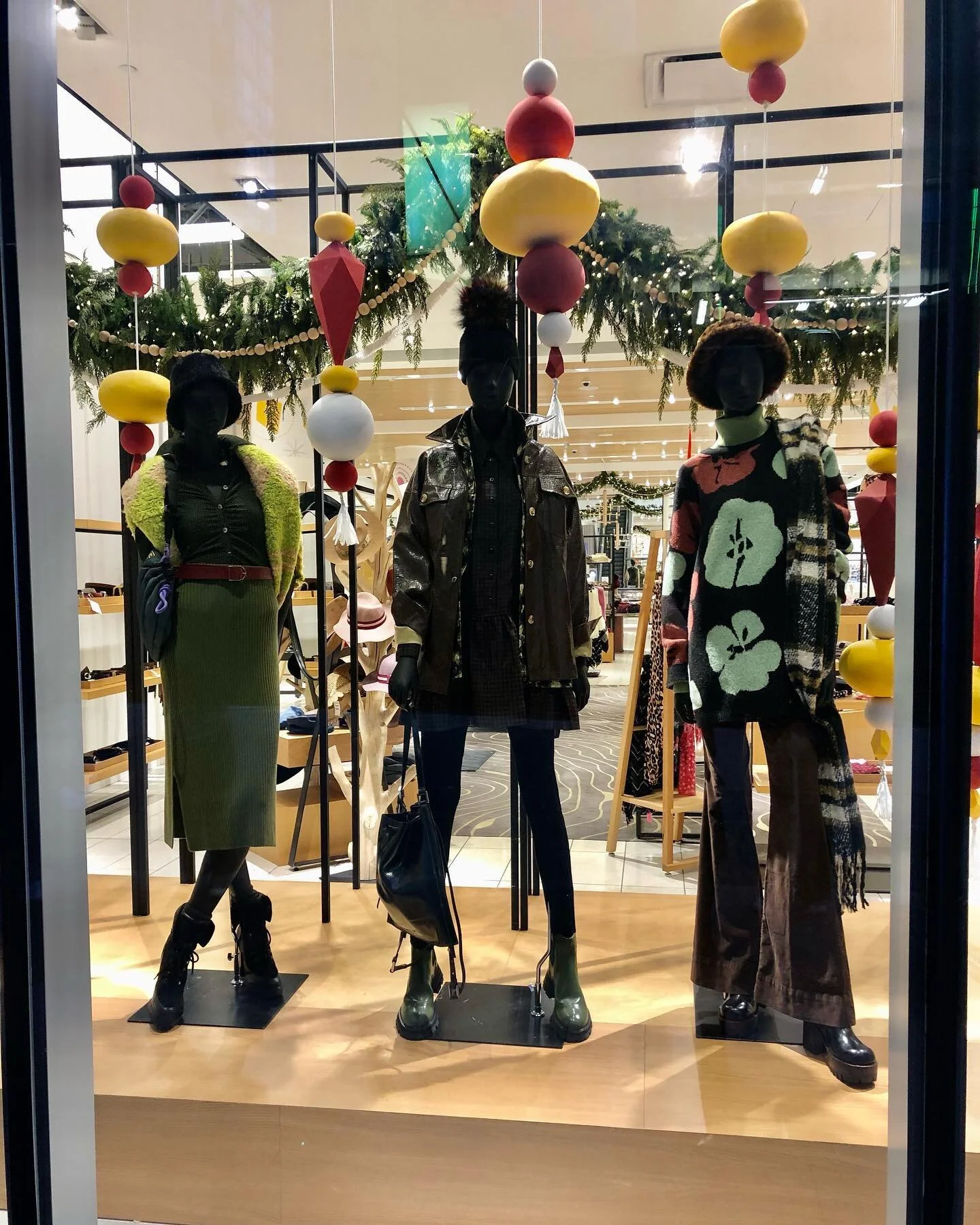 #upallnight with @vm832 and @nordstromcanada Vancover #Holiday2021 #visualmerchandising #windowdisplay