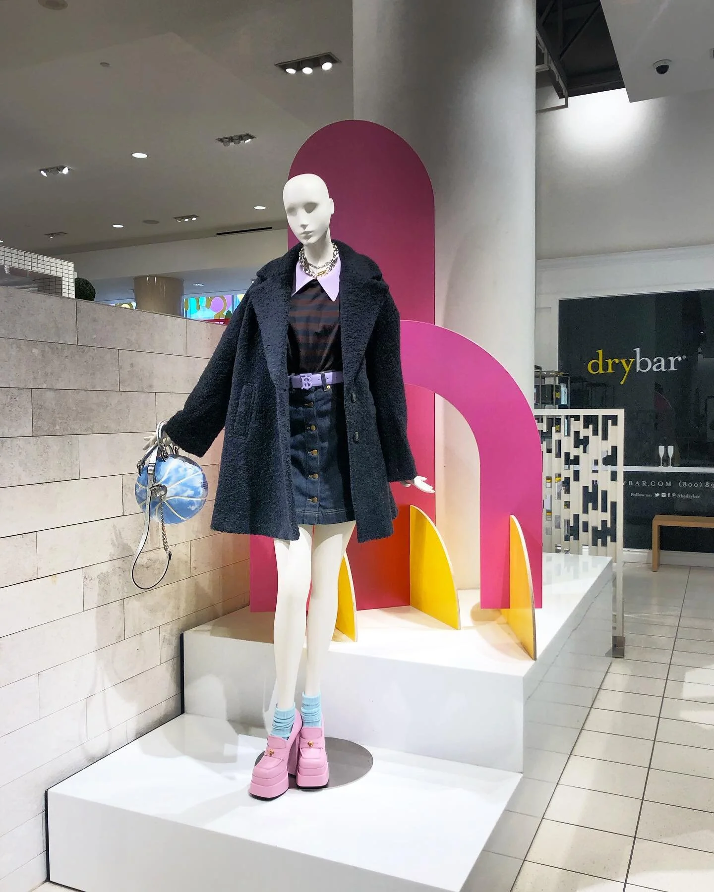 Spring! Quite possibly the best Season in my opinion. VM and installation for @vm832 @nordstromcanada Vancouver. #Spring2022 #VM #visualmerchandising #windowdisplay #visualdisplay #upallnight