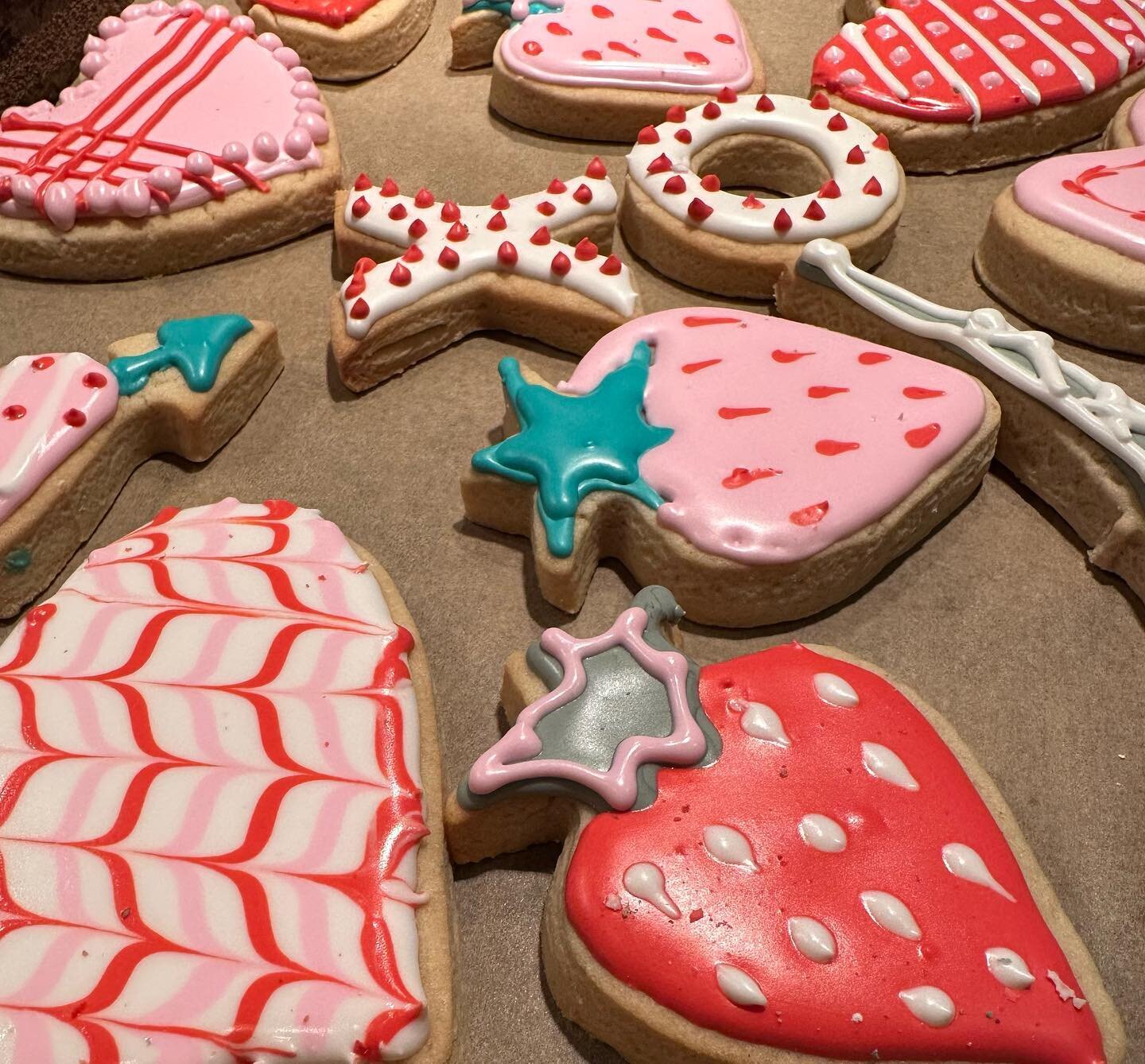 Valentine Cookie Class is open for registration! Join the fun in North Freedom at my Annex. Find the link in my Bio. #cookies #cookiedecorating #cookieclasses #valentine