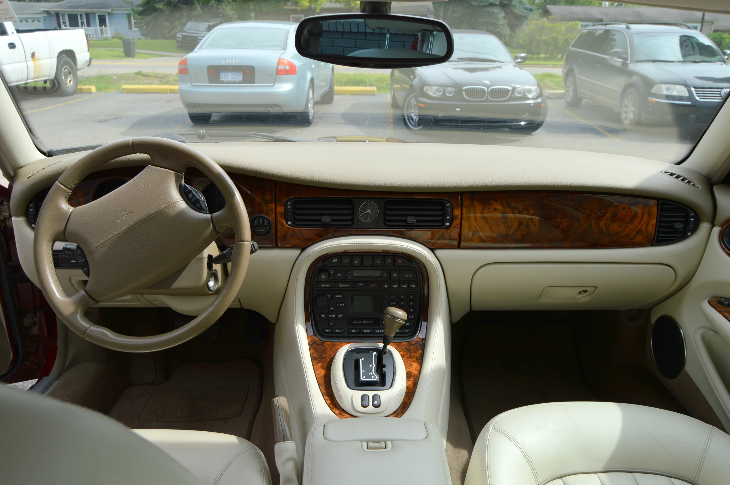 Seller-2003 XJ8 Burgundy 009 X.jpg