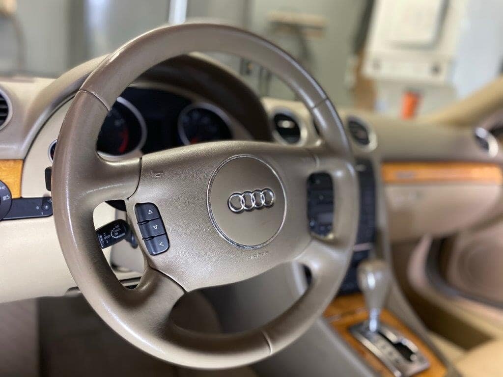 2006-Audi-A4-steering.jpg