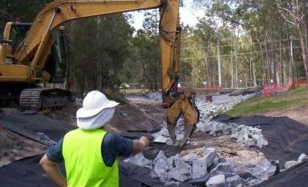 09-Weir rock placement.jpg