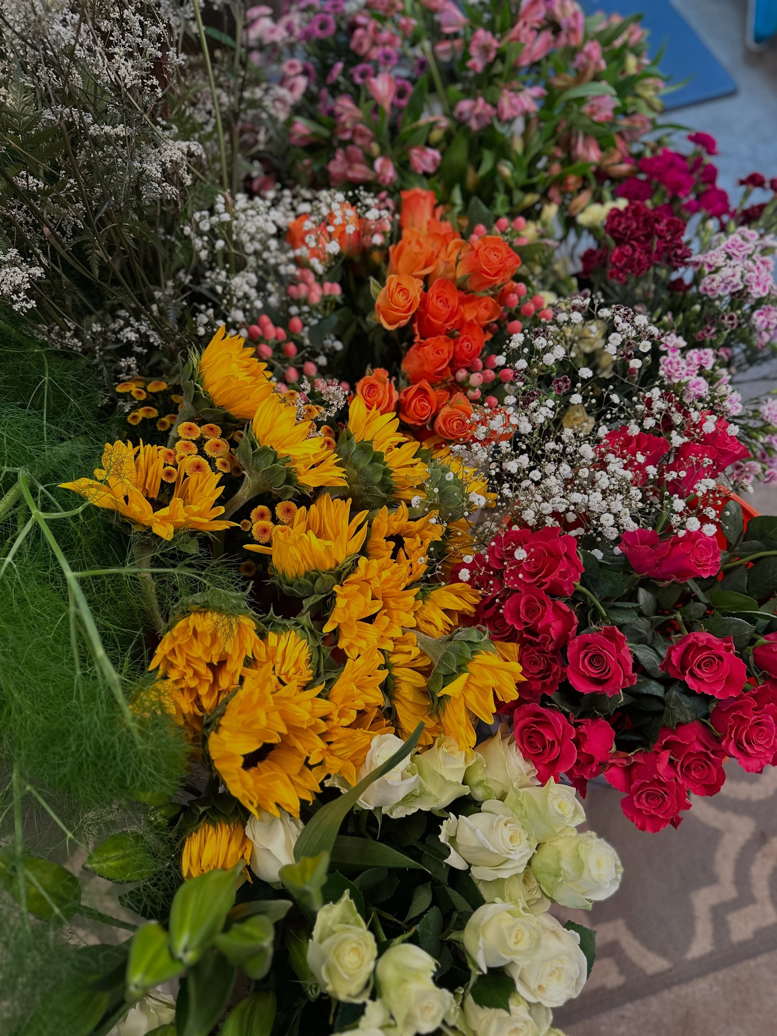Starting to collect some standout colors for this Saturday&rsquo;s Petals and Pints workshop at Friends and Neighbors Brewing! Garden harvesting begins tomorrow- greenery, peony blooms, roses, columbine and more will meet my pruners and be ready for 