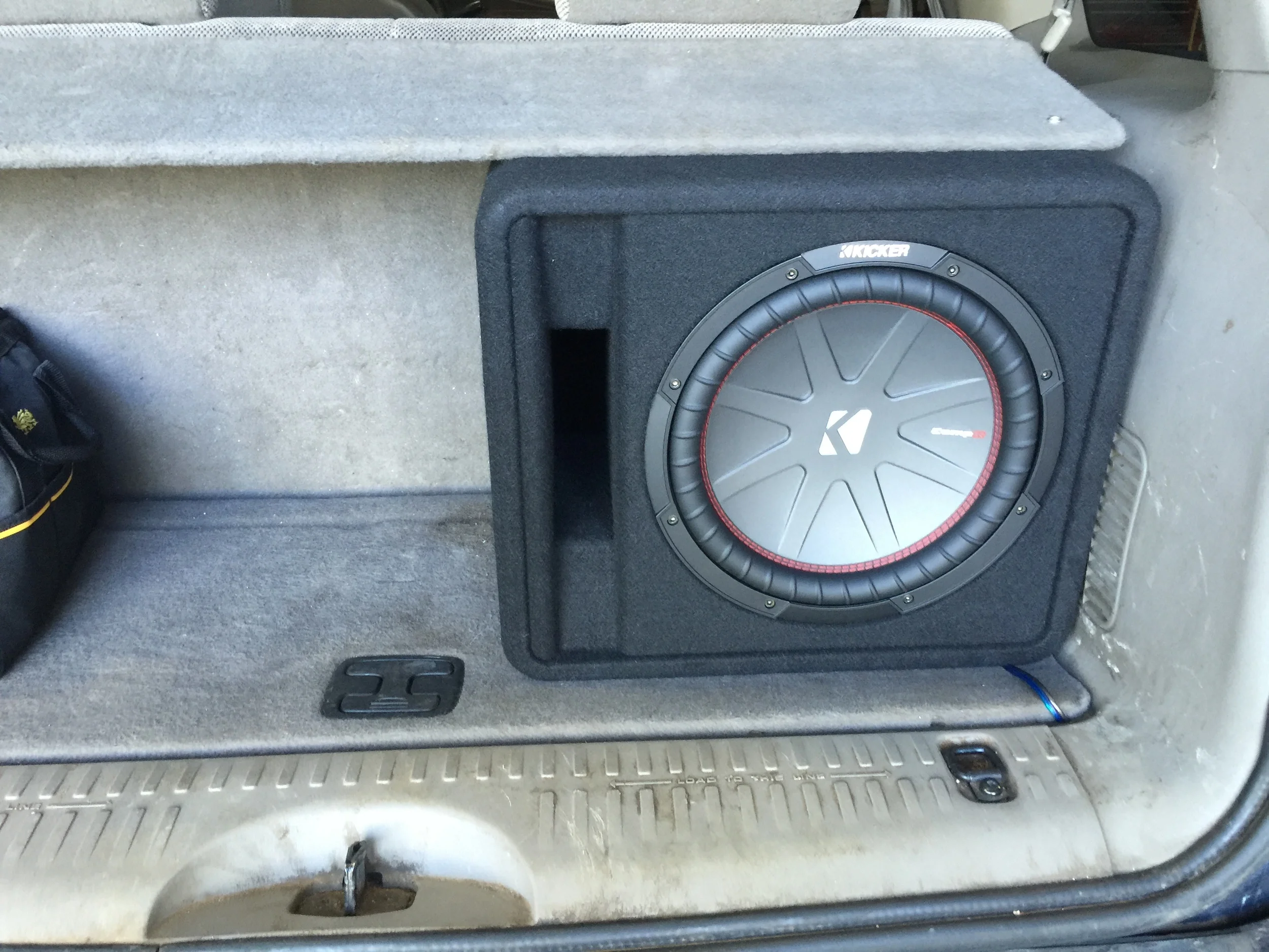 Kicker Preloaded CWR122 Vented