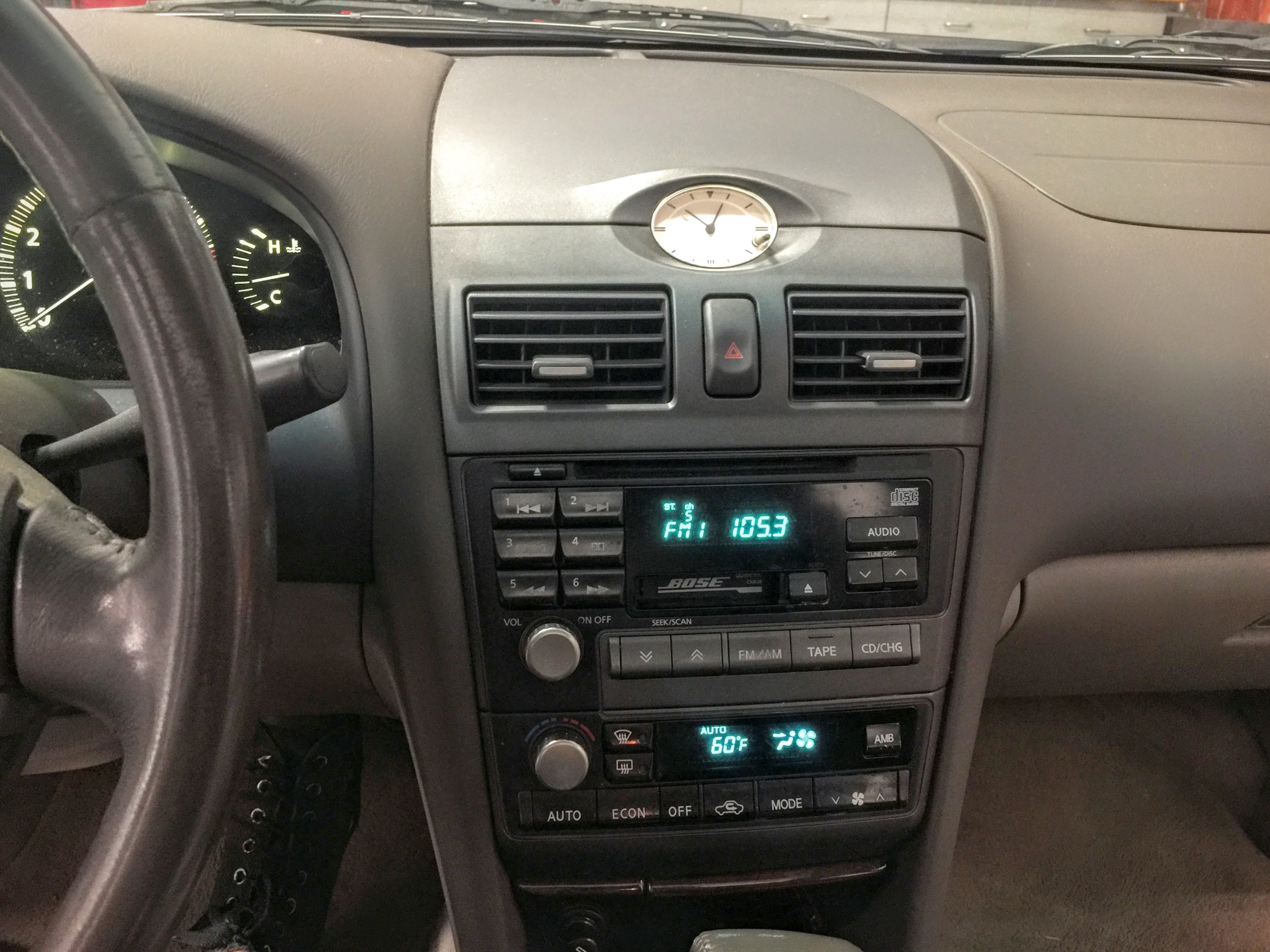 2001 Infiniti i30 Stock Radio