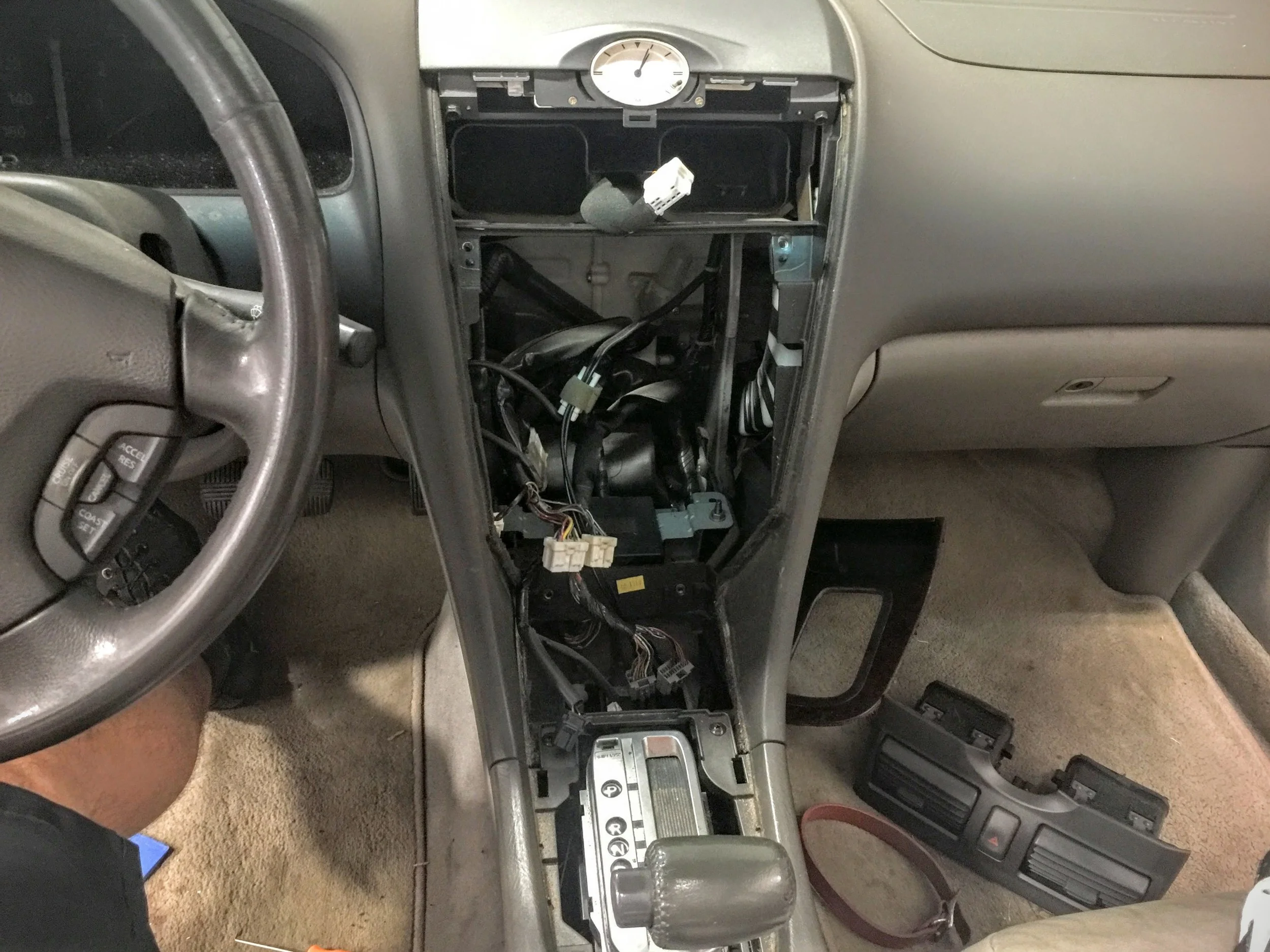 2001 Infiniti i30 Stereo Removal