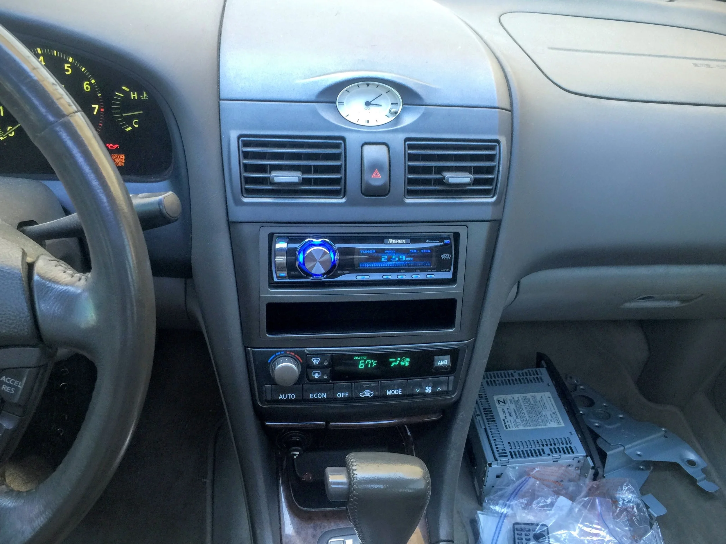 2001 Infiniti i30 Radio Replaced