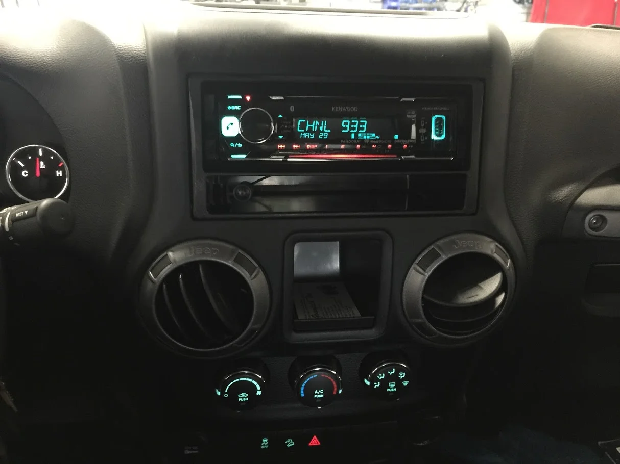 2016 Jeep Wrangler Stereo and Subwoofer