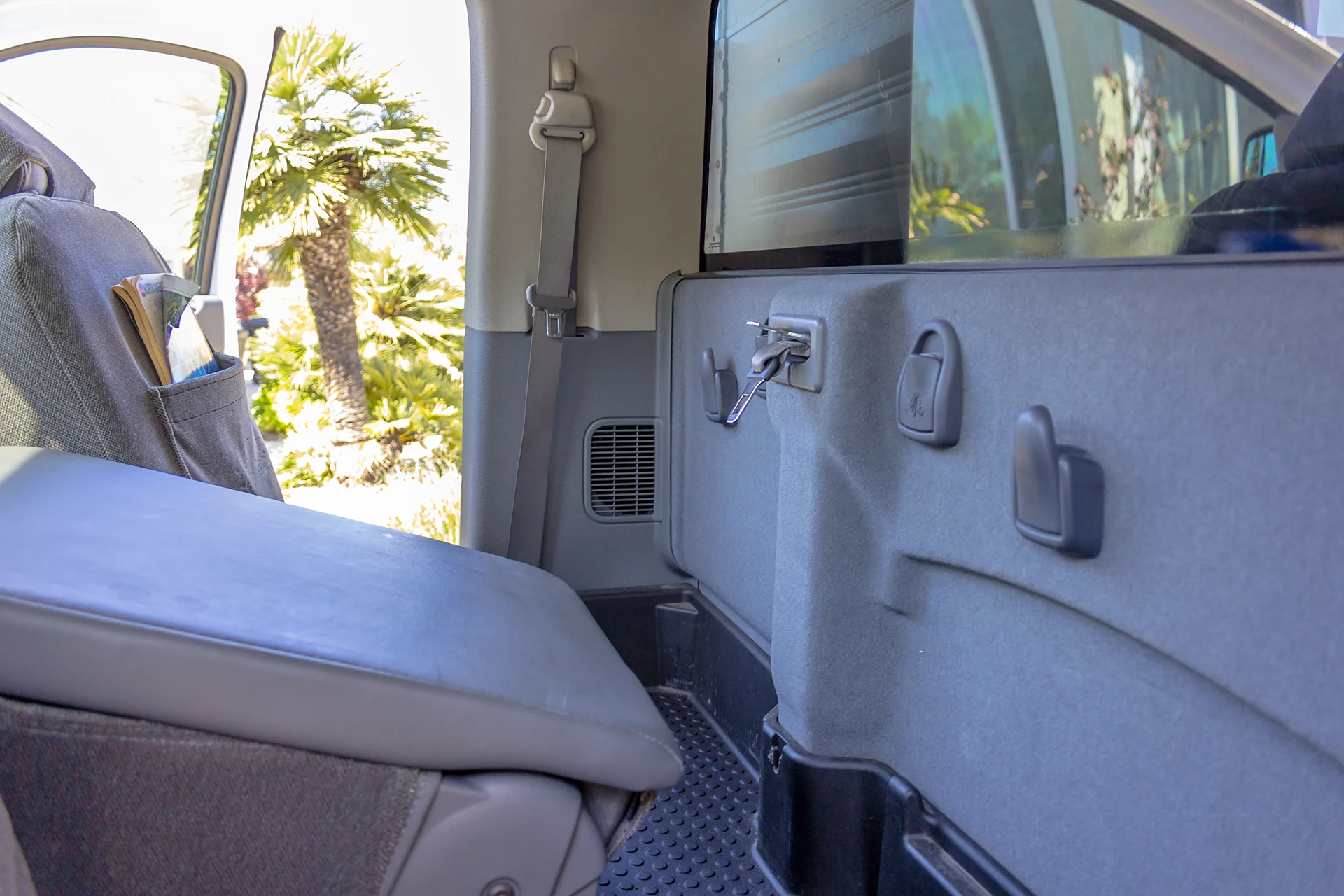 2007 Dodge Ram 2500 Rear Speaker Location