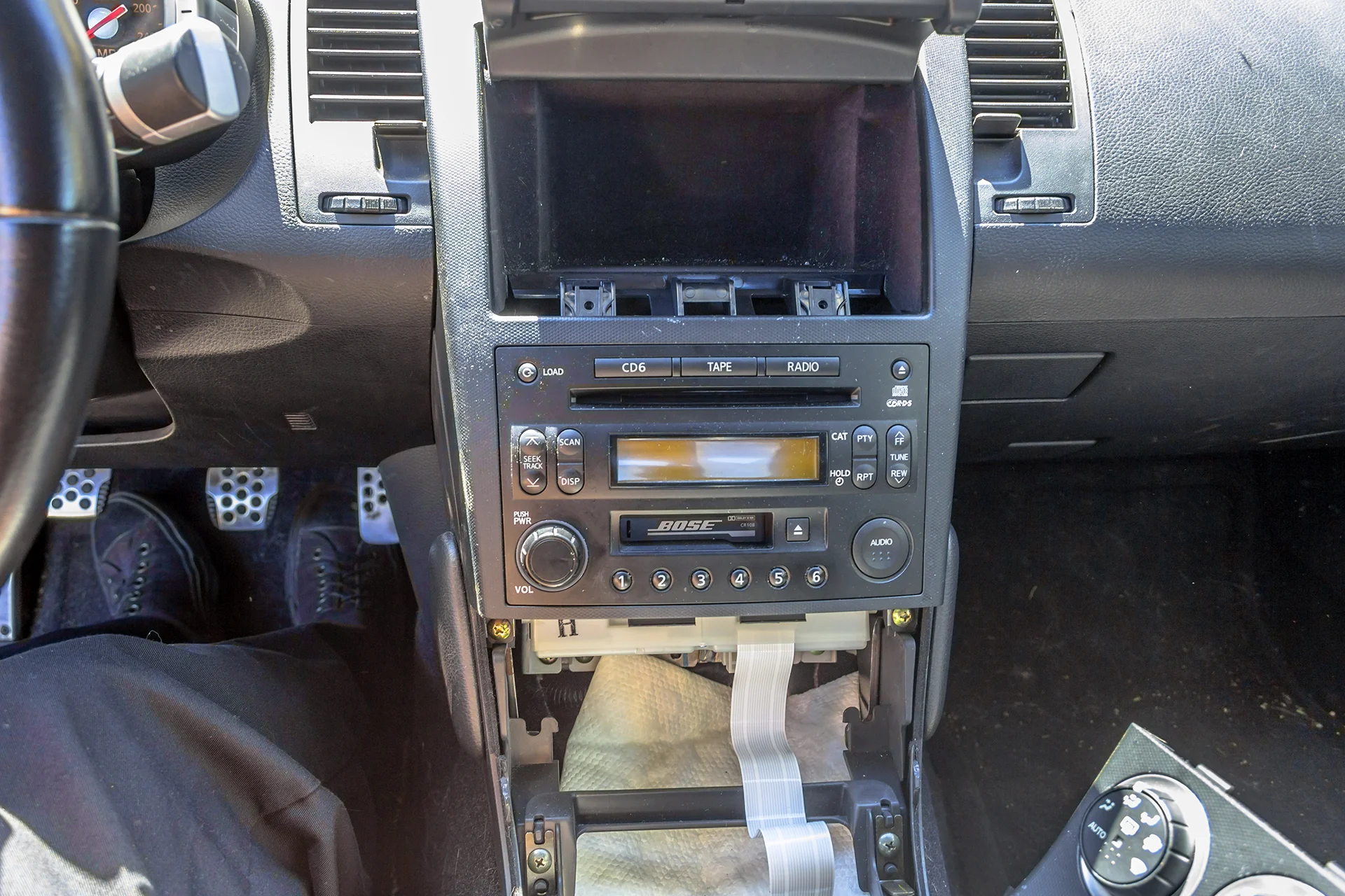 2005 Nissan 350Z Roadster Radio Removal