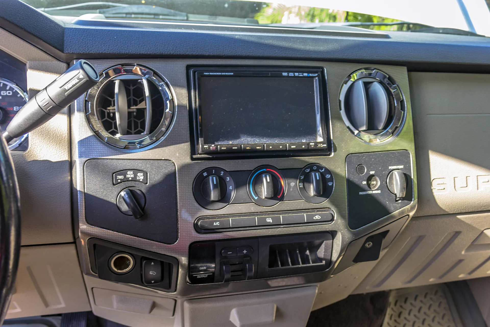 2008 Ford F-250 Aftermarket Radio.jpg