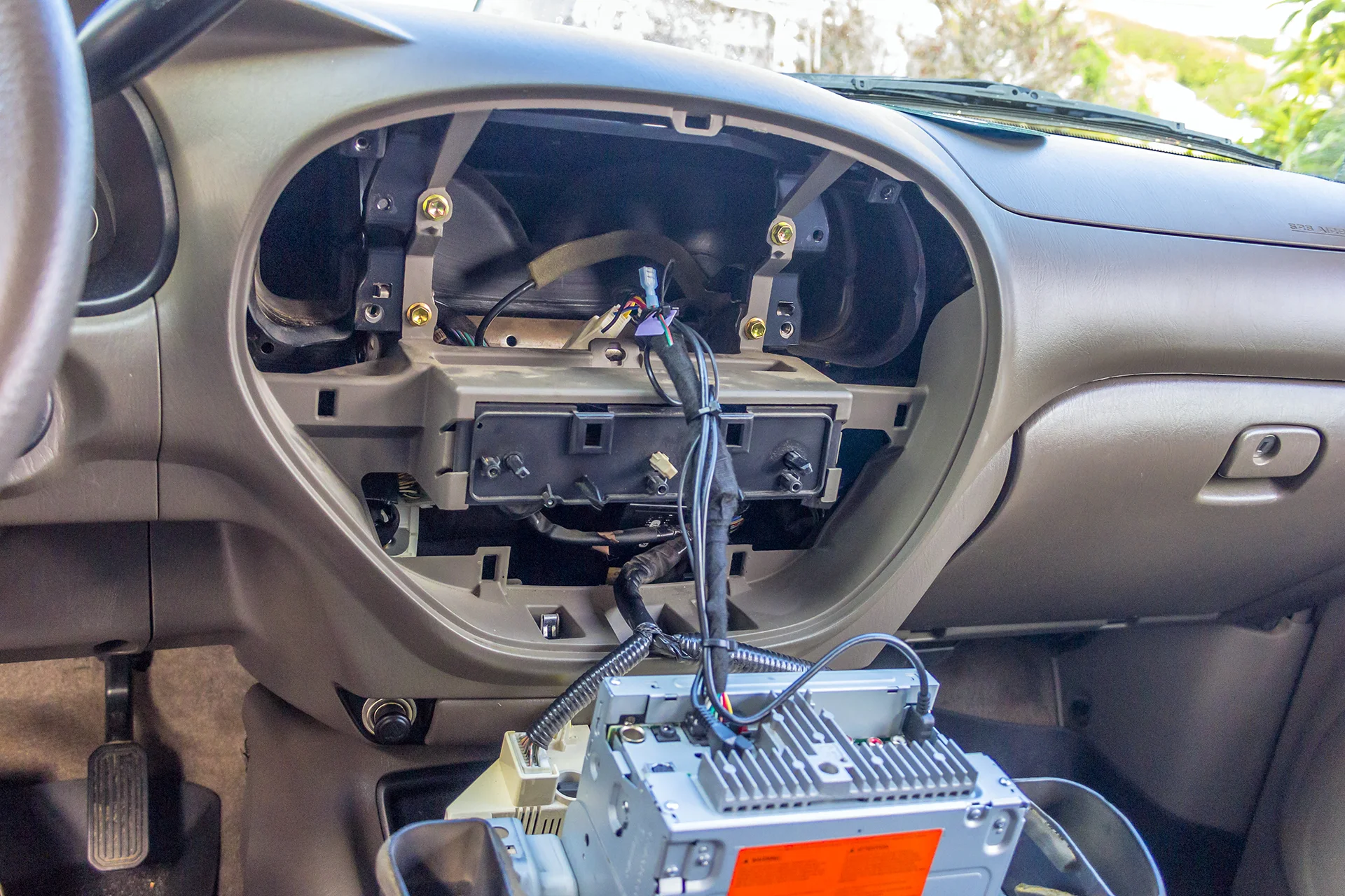 2005 Toyota Tundra DDIN and Speakers 