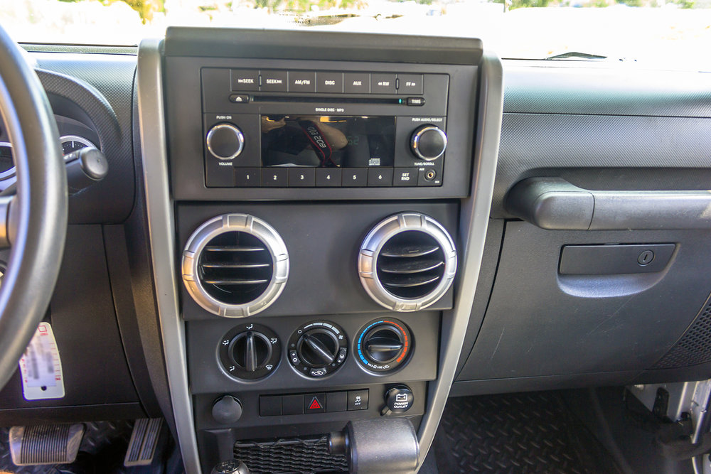 2010 Jeep Wrangler DDIN Install — Twelve Volt Technologies