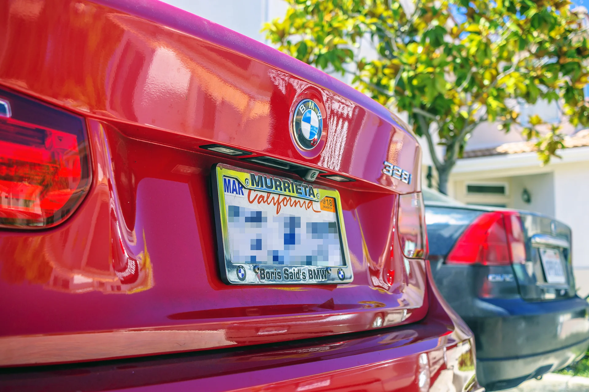 This 2014 BMW 328i adds a Reverse Camera