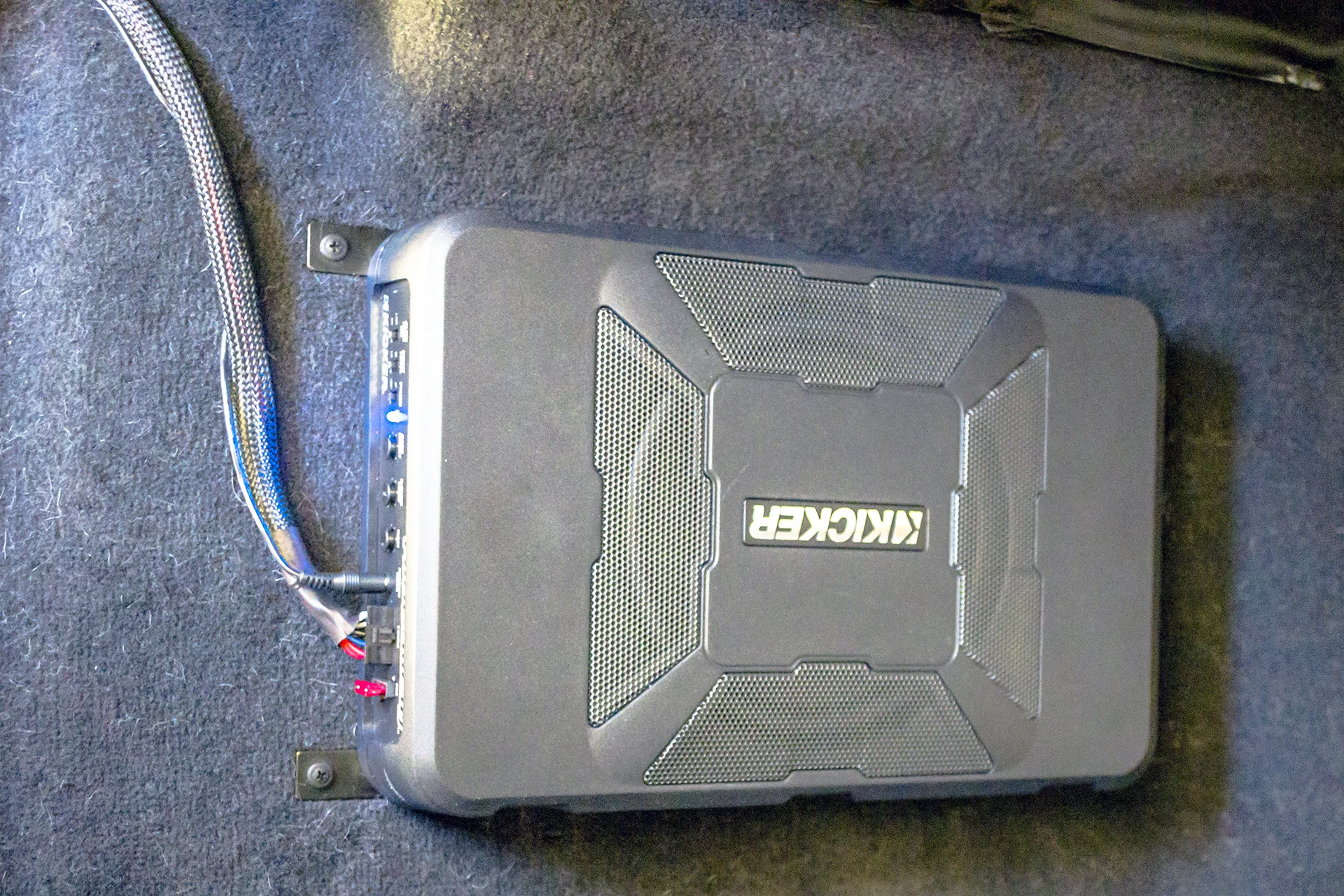 2011 Nissan Titan Amplifier 1.jpg