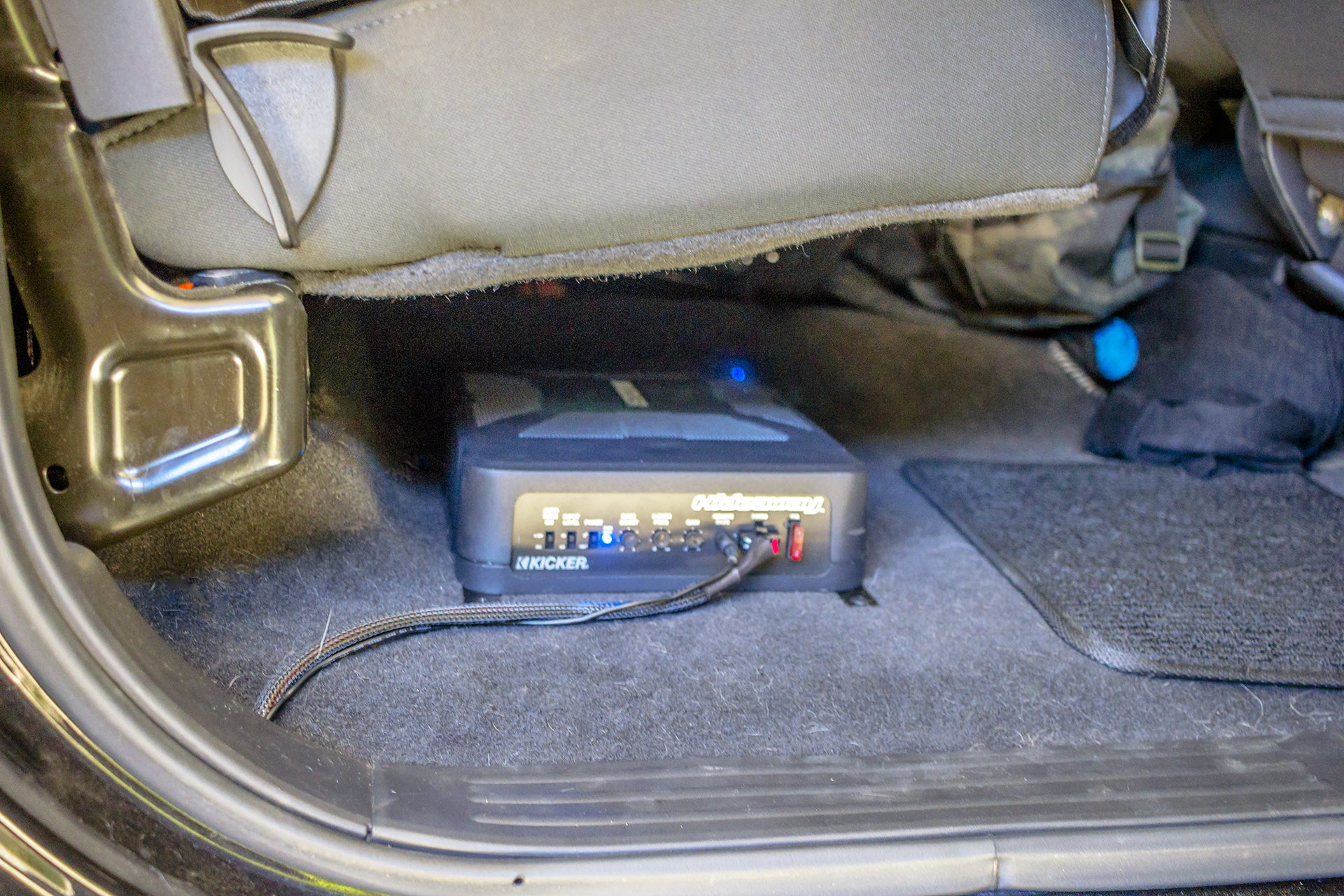 2011 Nissan Titan Amplifier 2.jpg