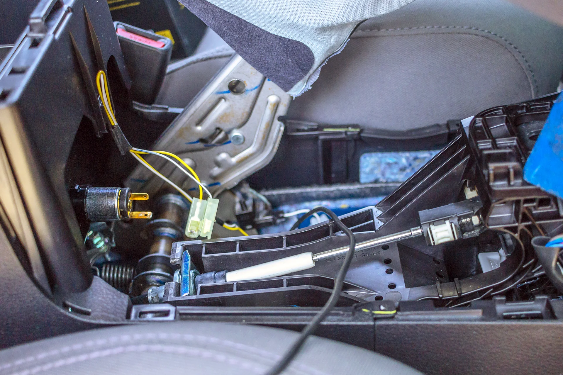 2016 Toyota Tacoma Center Console Power.jpg