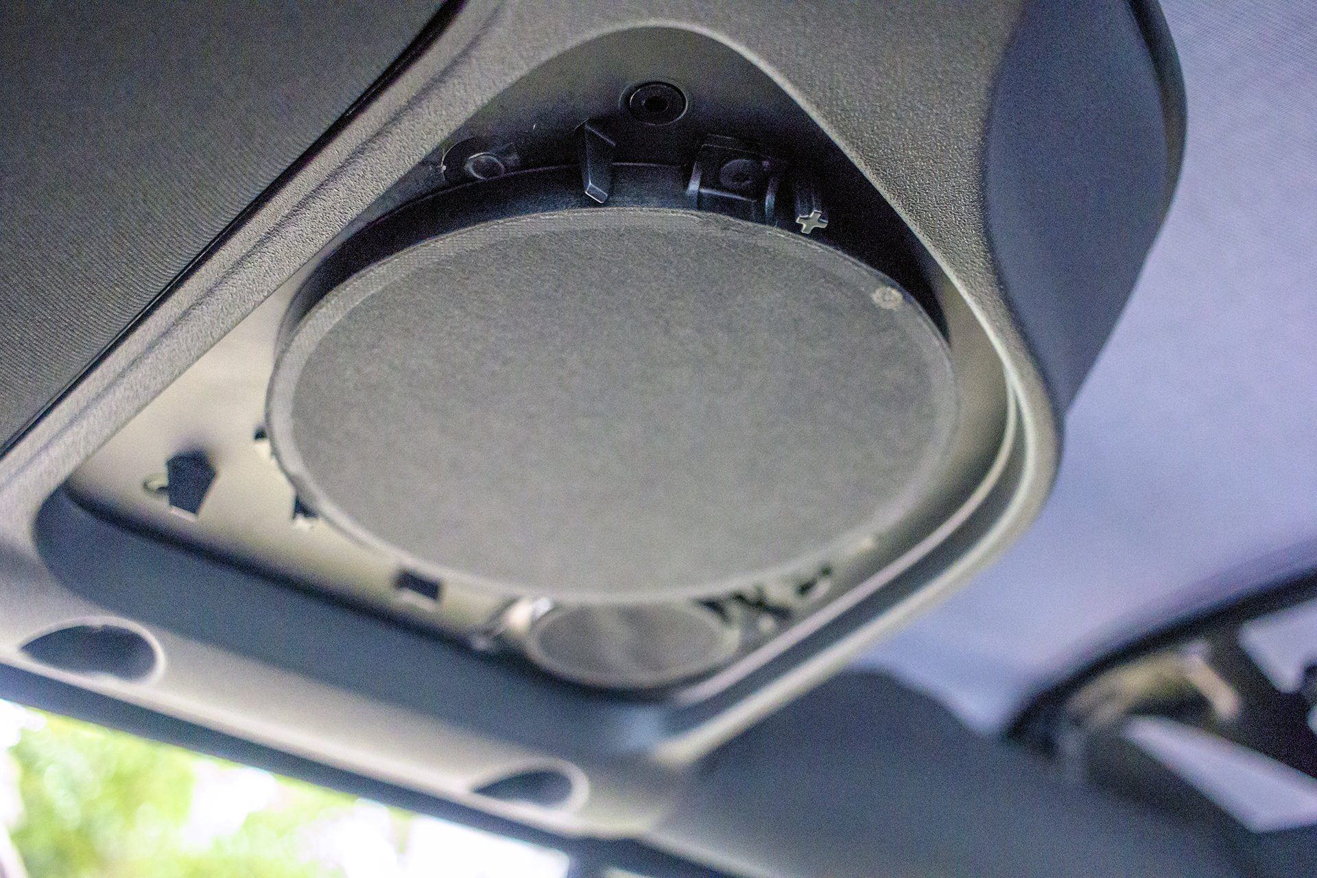 2017 Jeep Wrangler Rear Speaker Disassembly.jpg