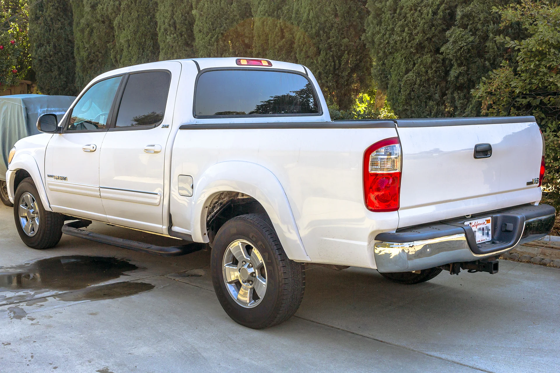 2006 Toyota Tundra Overview.jpg