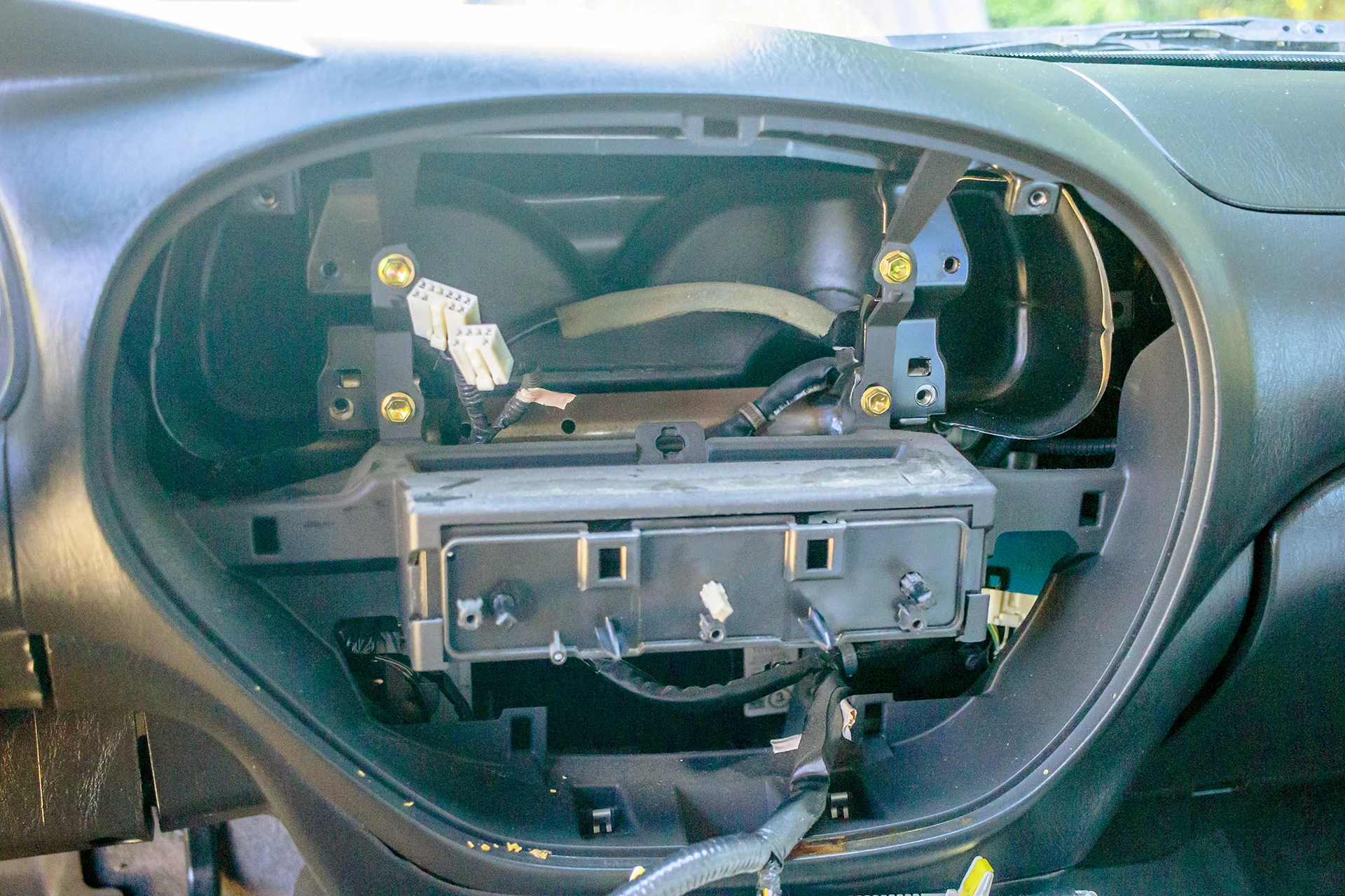 2006 Toyota Tundra Radio Removal.jpg