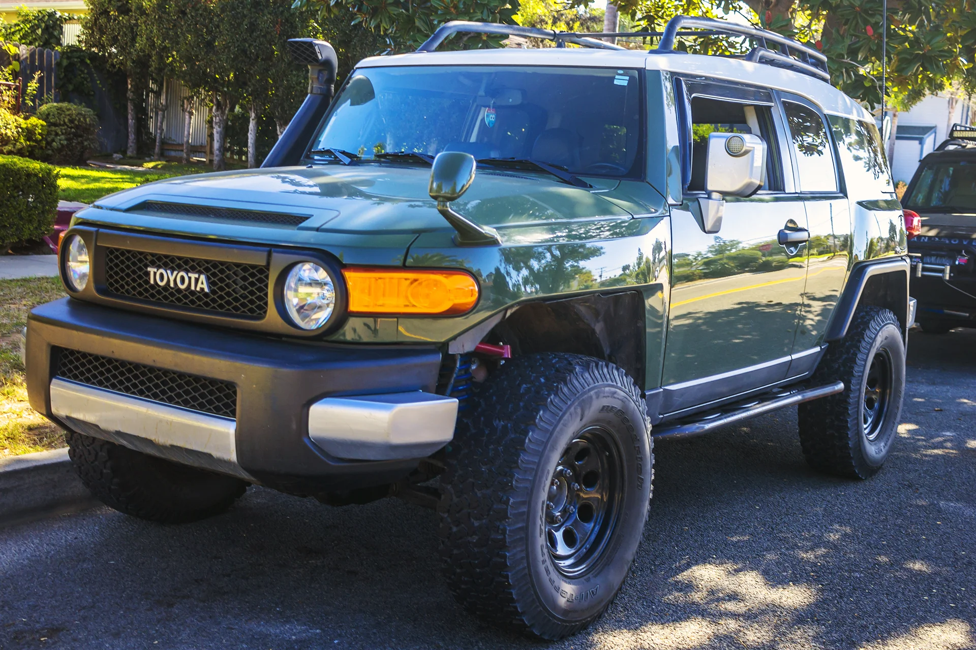 2013 Toyota FJ Cruiser Overview.jpg