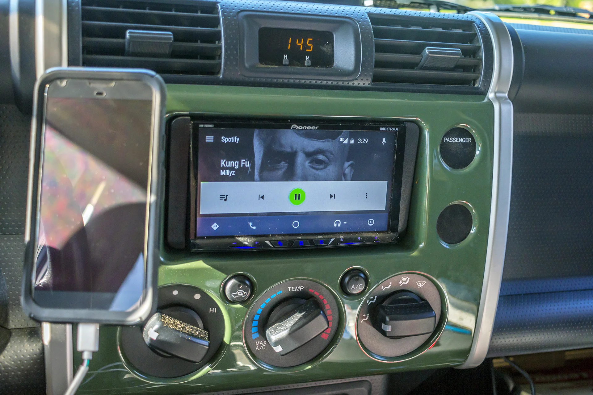 2010 Toyota FJ Cruiser Aftermarket Radio.jpg