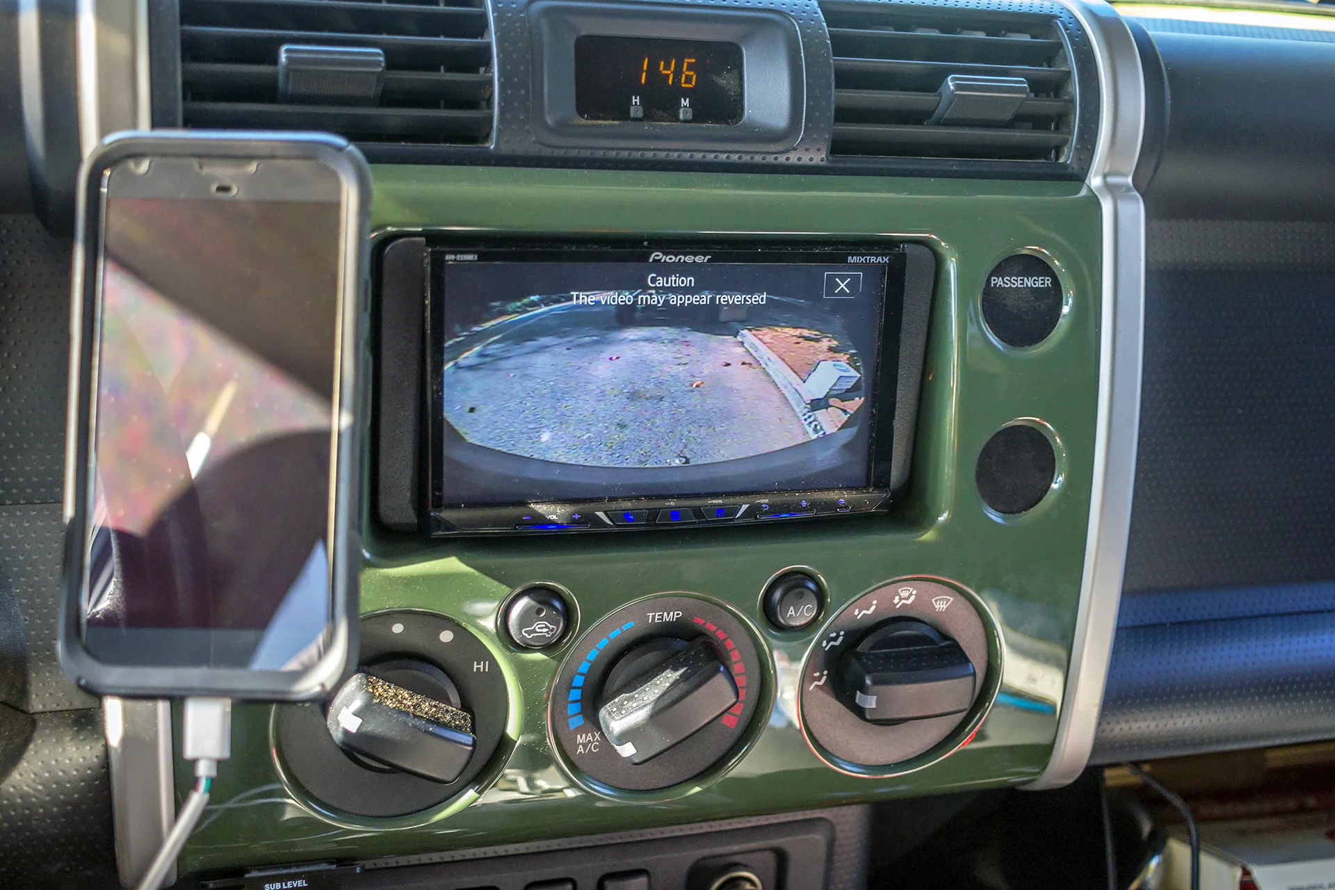 2010 Toyota FJ Cruiser Aftermarket Radio Camera View.jpg
