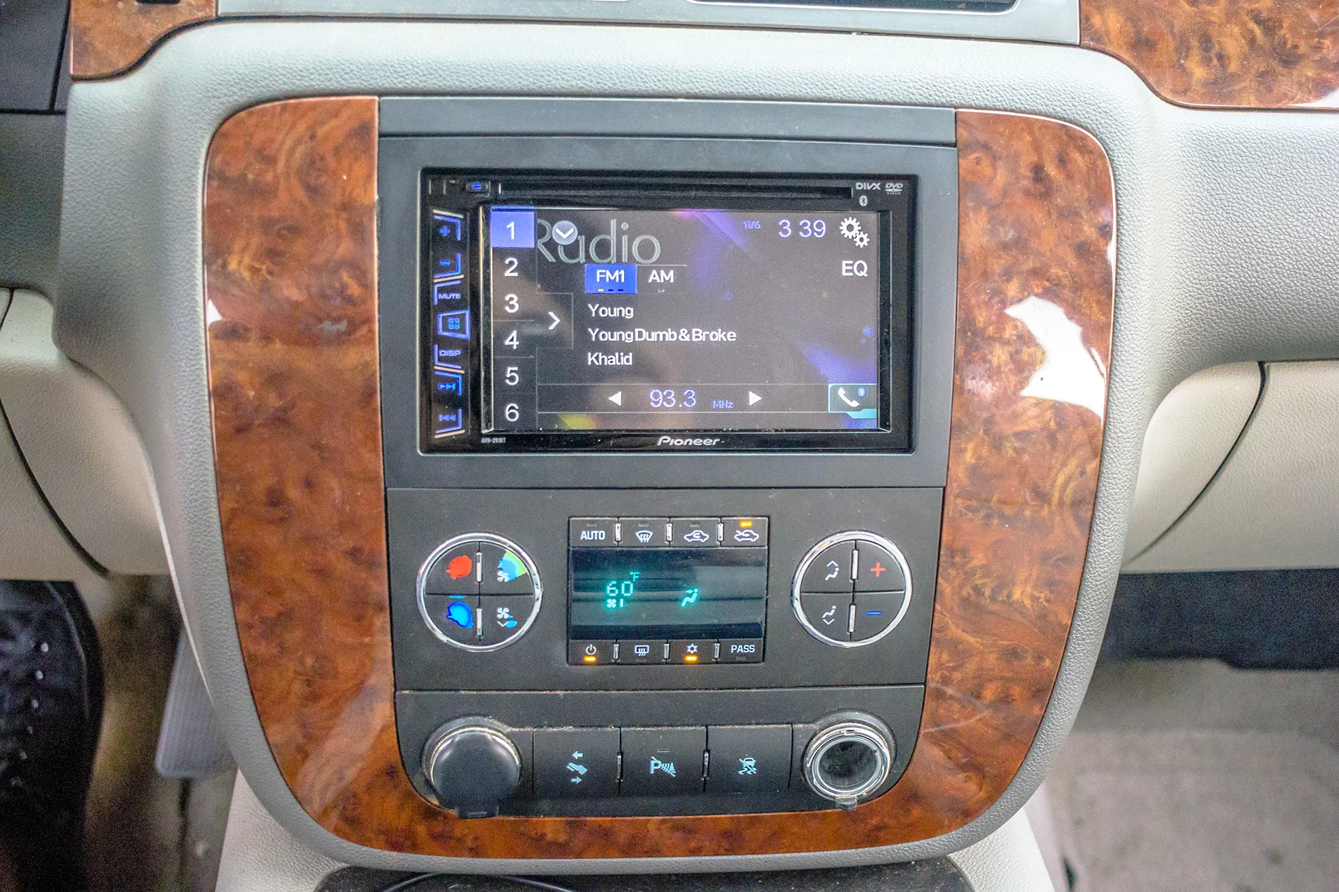 This 2008 Chevy Avalanche added a great basic system!