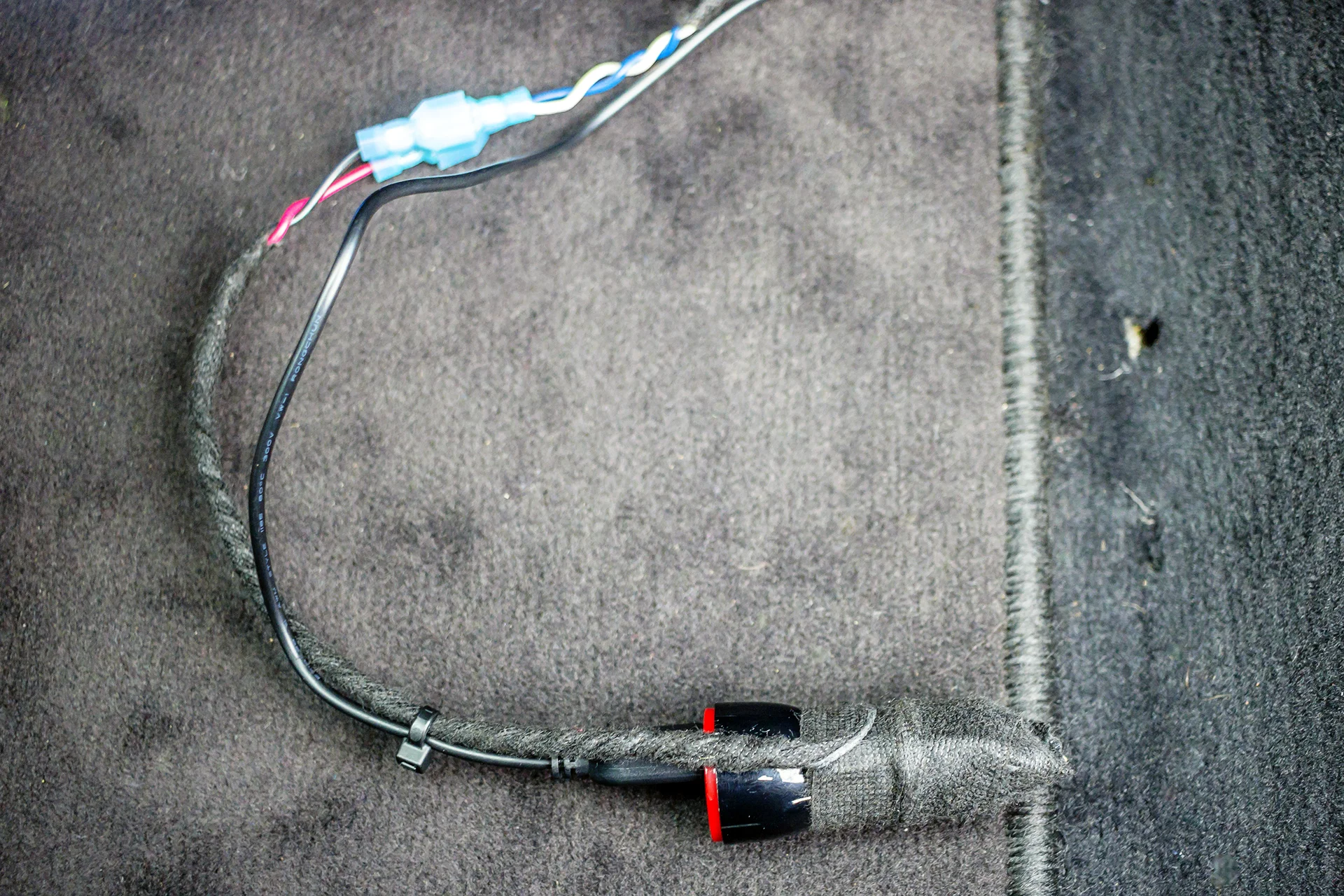 2007 Mercedes-Benz C230 USB Adapter.jpg