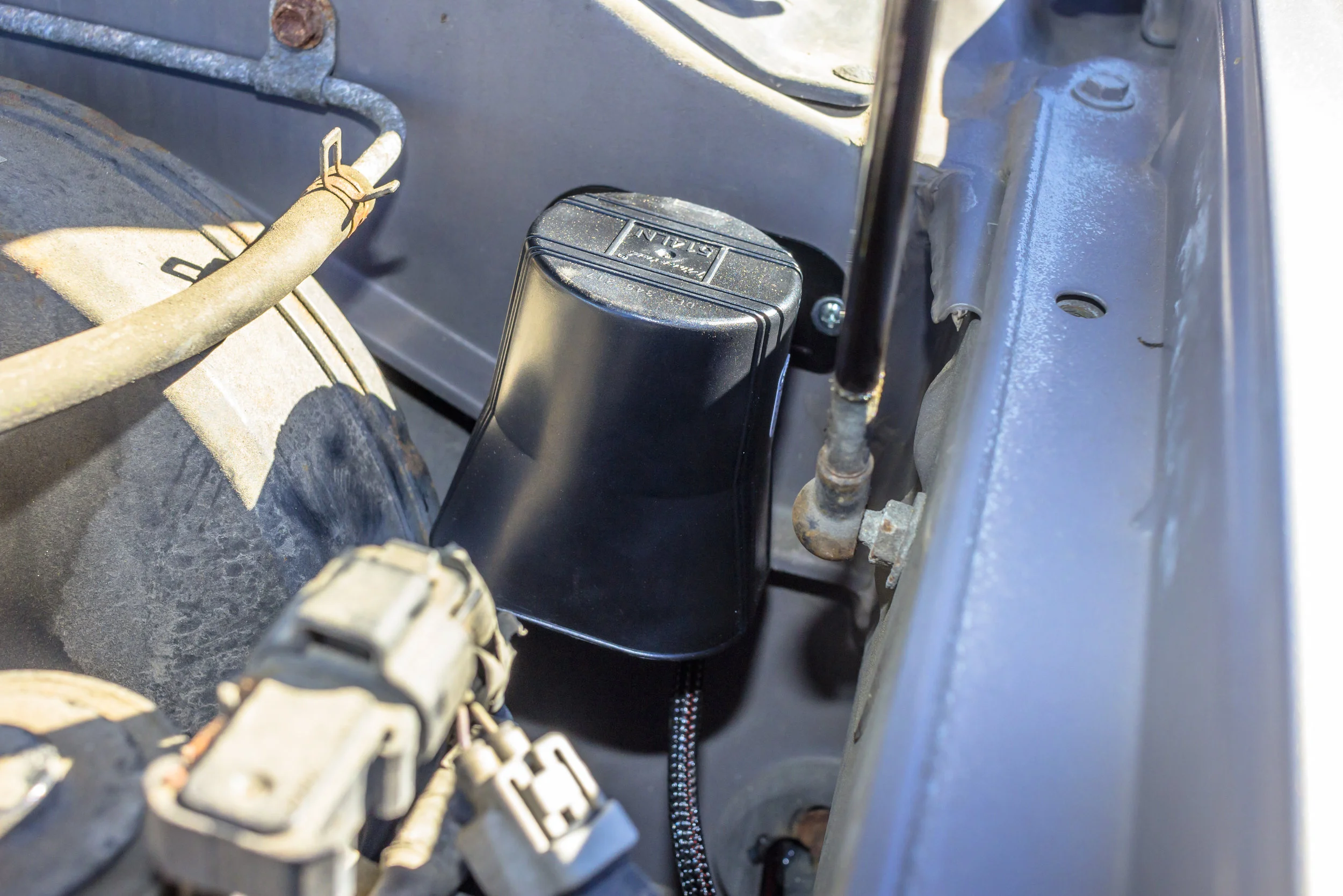 2000 Toyota Tundra Siren Mounted.jpg